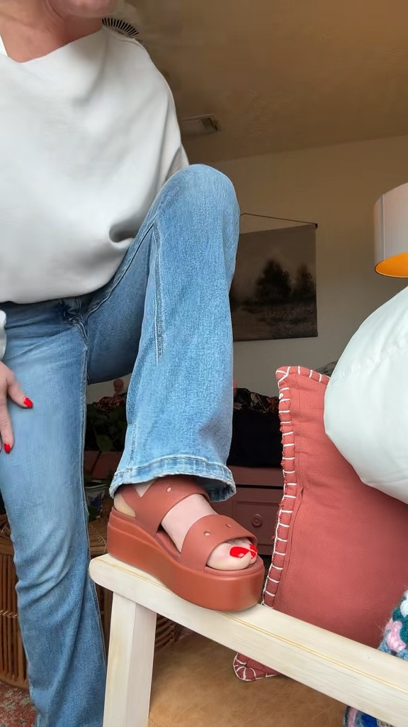 Free foot footage 😳 but no, these Crocs are so good!