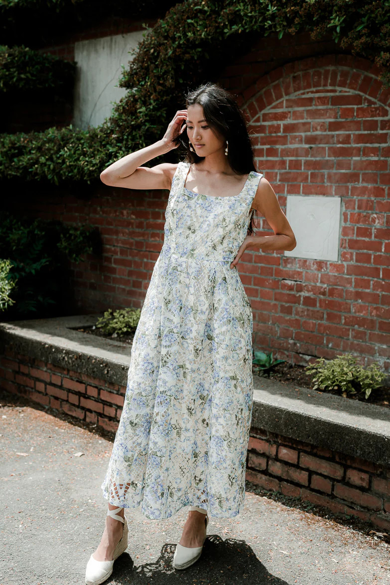Tremezzo Blue and White Floral Midi Dress | Confête