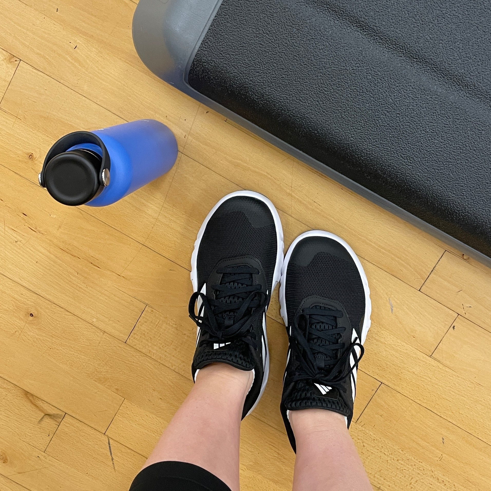 The perfect sneakers for step class 🙌 they are stable and supportive. Perfect for step!! 💃🏻🎉

#LTKFindsUnder100 #LTKActive #LTKfitnessgoals