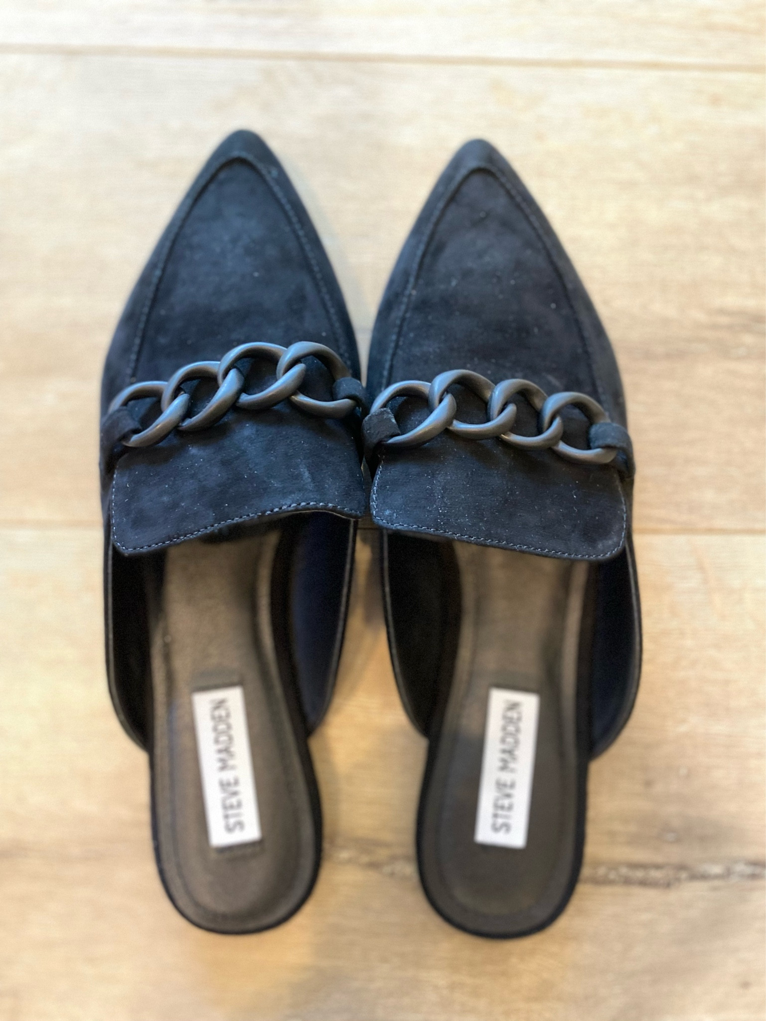 Steve madden, black suede mules with matte black chain accent  |Forte Flat | Steve Madden mule


#LTKunder100 #LTKshoecrush #LTKHoliday