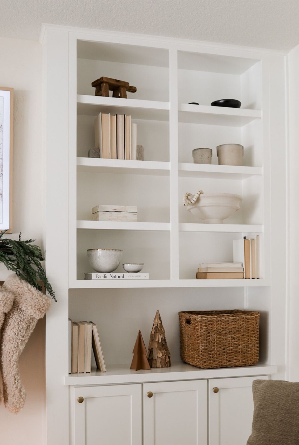 Neutral shelf decor 

#LTKhome #LTKHoliday