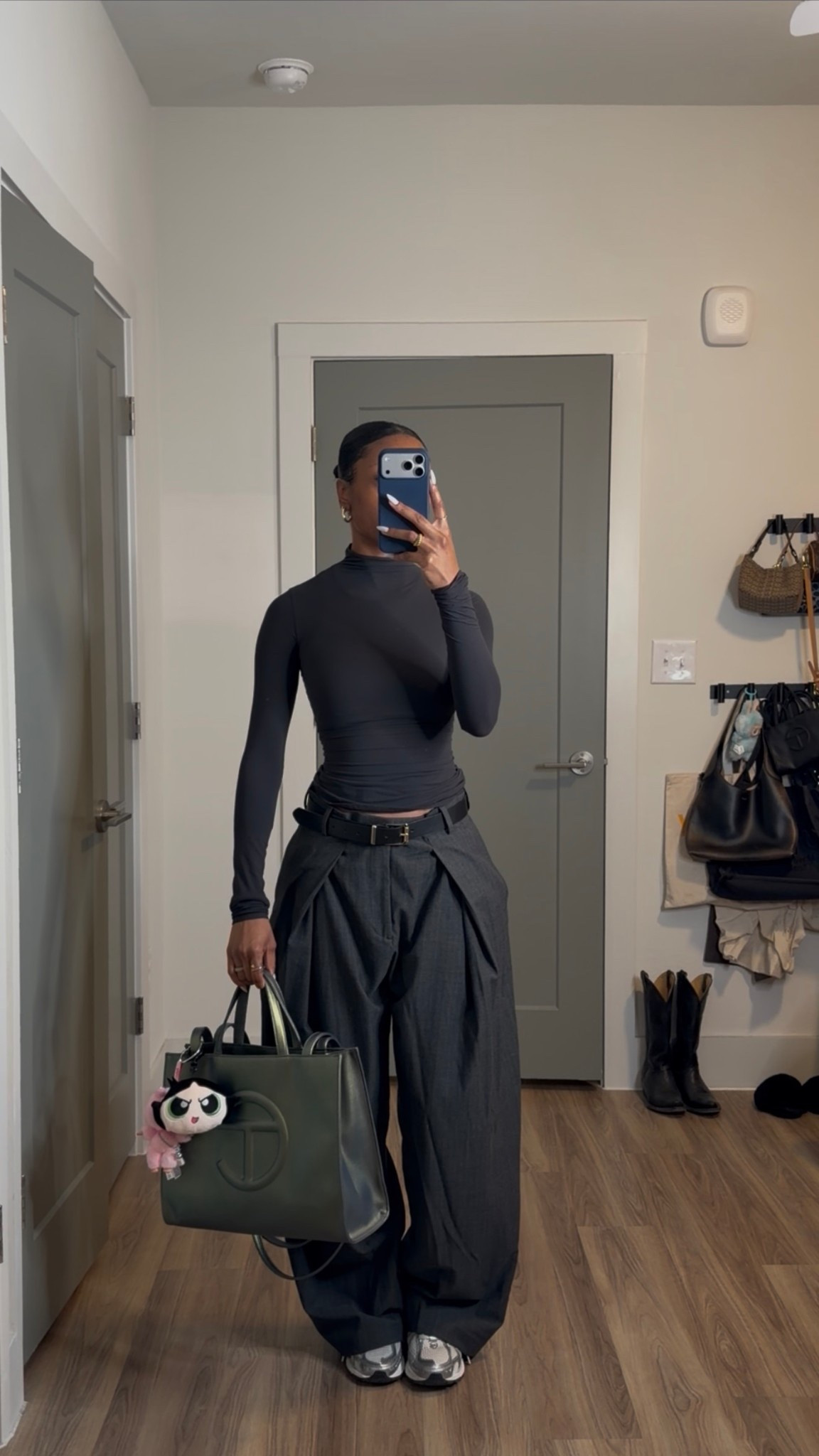 Long sleeve top- SKIMS
Trousers- Zara (linked in my bio on TT under Zara faves) 
Sneakers- New Balances 
Bag- Telfar