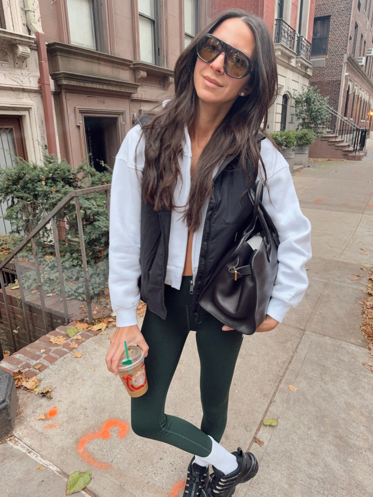 I’ve been loving my Vuori workout looks. These pieces make such amazing gifts for the holiday season! @vuoriclothing 

 #vuoripartner