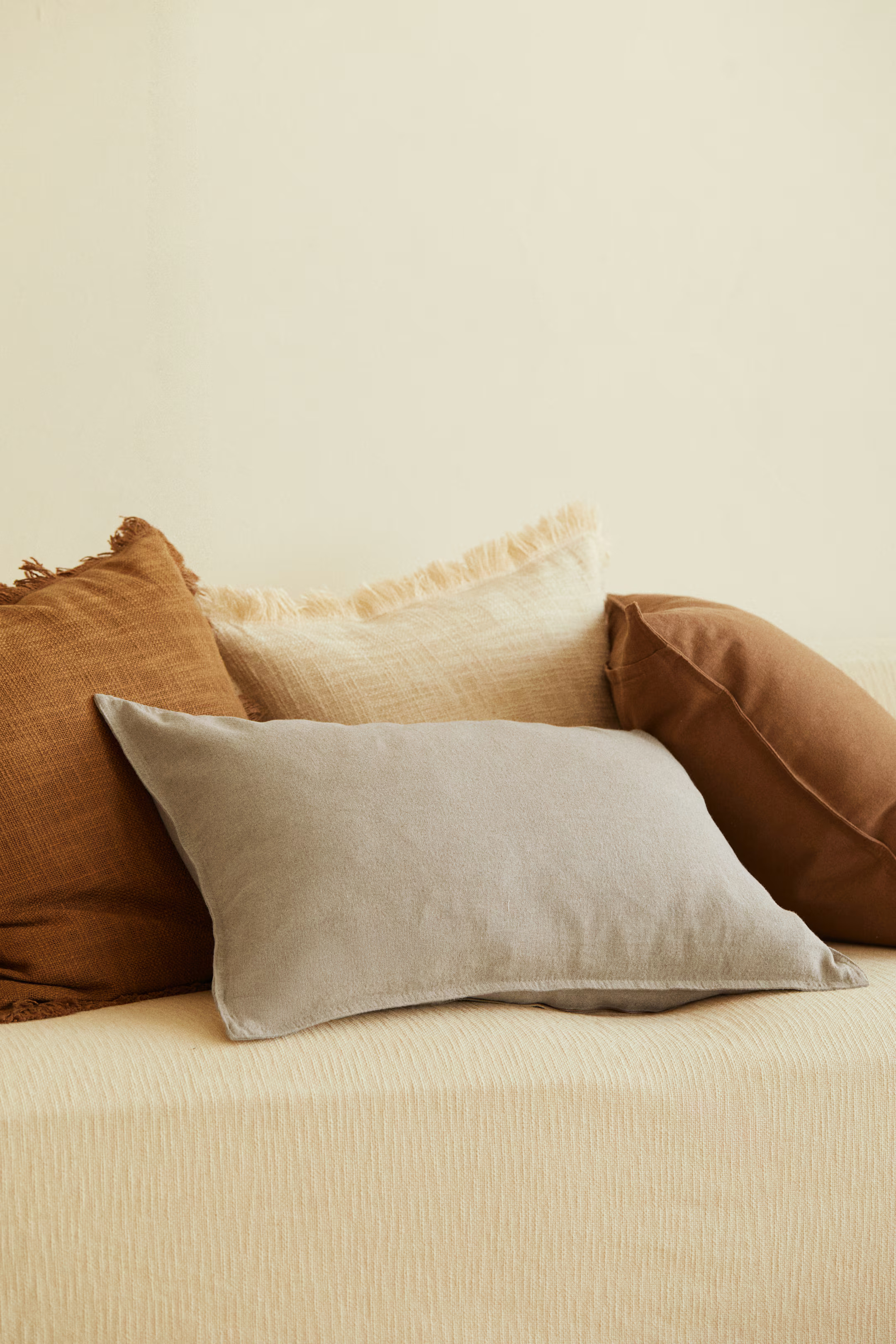 Linen-blend cushion cover | H&M (UK, MY, IN, SG, PH, TW, HK)