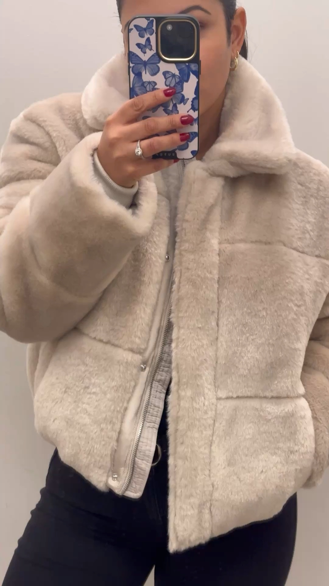 Some cute holiday finds from Abercrombie and Fitch that is 25% off for their Black Friday Sale!  

 #LTKCyberWeek #LTKHoliday #LTKStyleTip