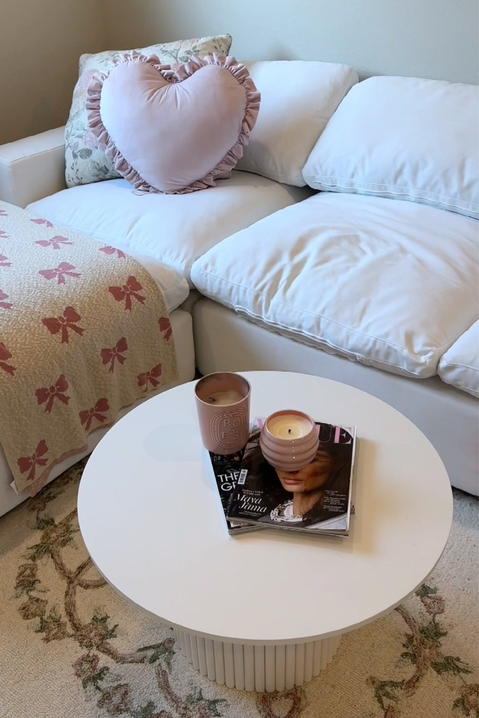 Living room decor 🎀 couch from home threads

#LTKSeasonal #LTKHome