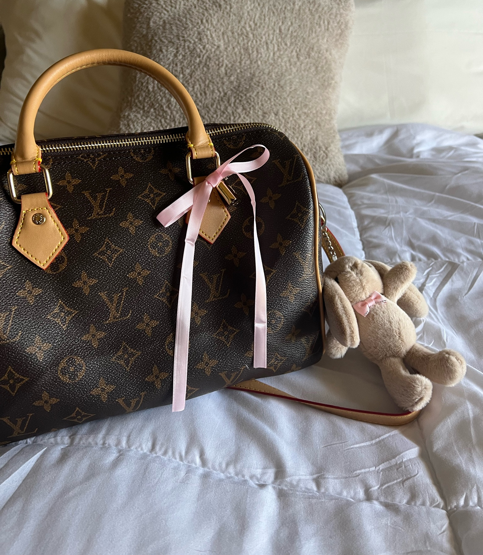 Another one of my favorite DH Gate Louis Vuitton finds!

Louis Vuitton Speedy Bandoulière DUPE



#LTKGiftGuide #LTKitbag #LTKHoliday