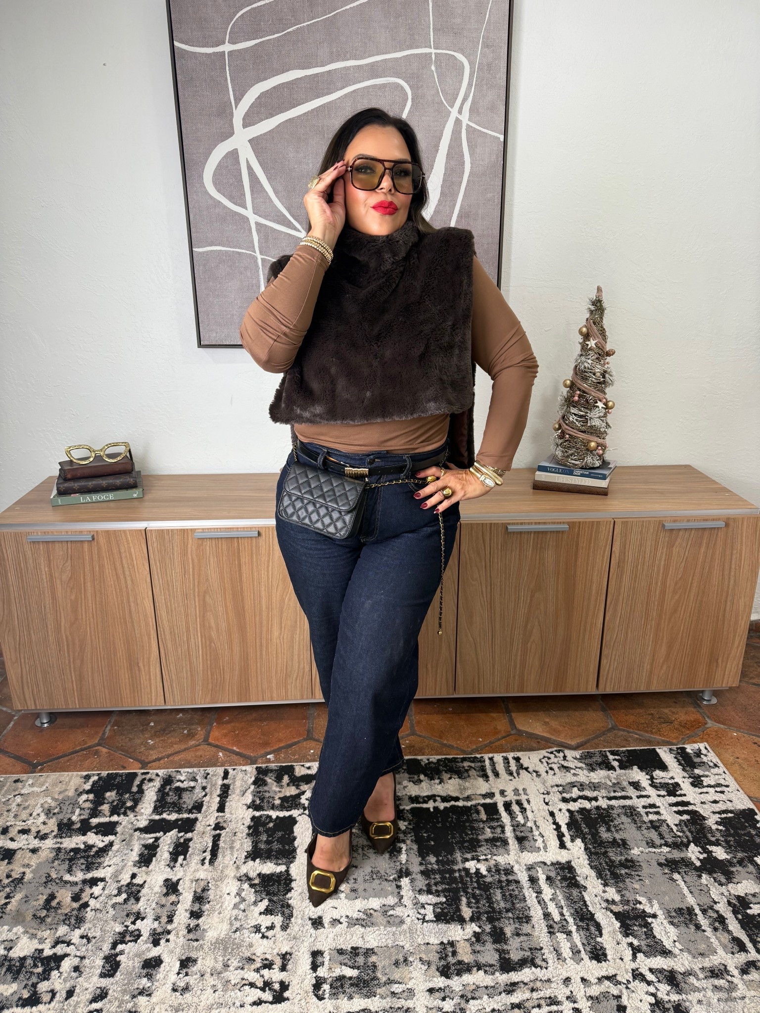 The faux fur trend is here to stay!  I love this faux fur open vest’ it gives you just enough glam!

Top size: L
Vest size: L 
Jeans size: 8
Shoes size: 9



#LTKootd #LTKMidsize #LTKHoliday