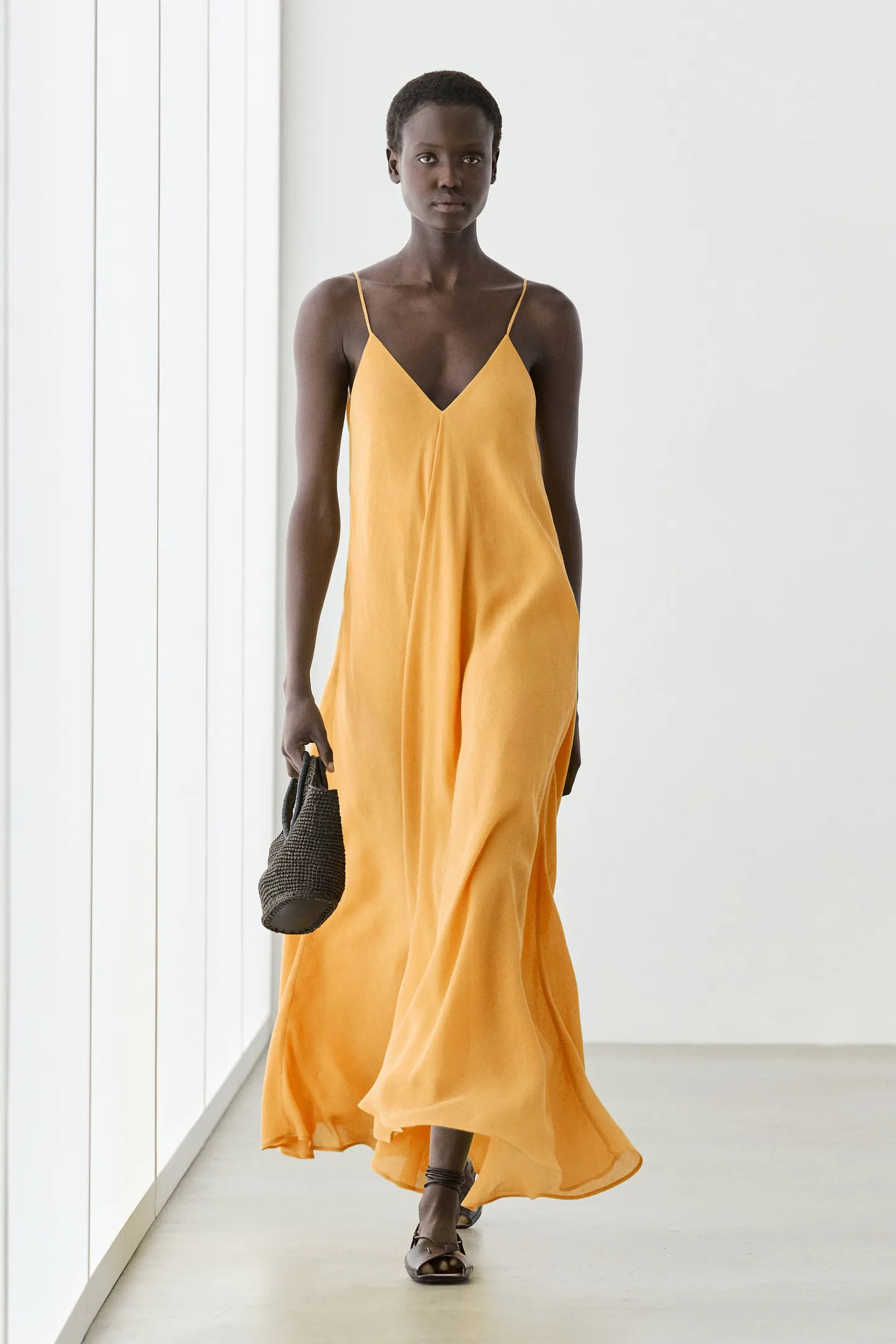 Linen blend flowing V-neck dress | Massimo Dutti UK