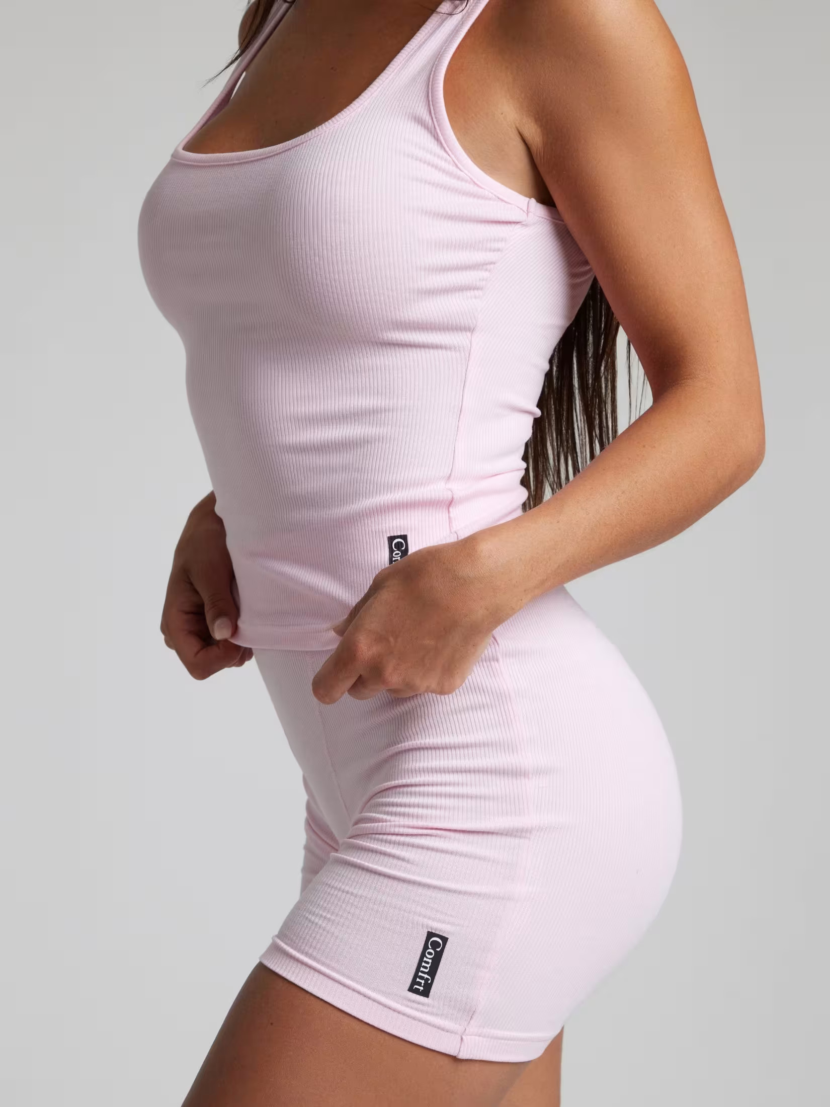 Rib Contour Waist Length Tank | Comfrt