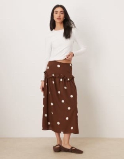 Such a cute skirt for Easter or even just every day with a casual T-shirt and sneakers. Polkadots are big this season and this is a fun way to wear them. 