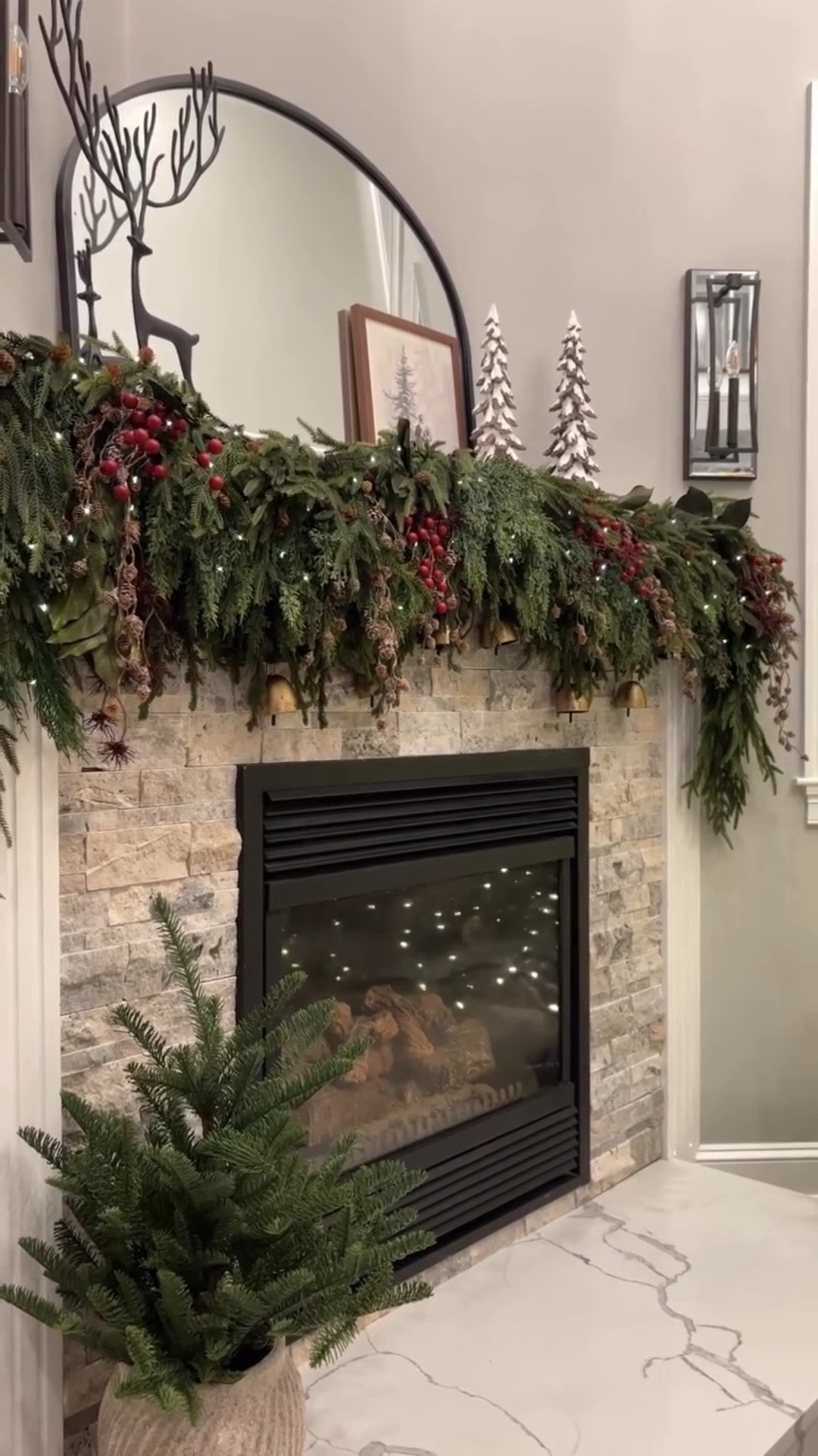 Creo que este año mi manto navideño es uno de mis favoritos ✨🔥
Comenten SHOP si quieren que les mande el enlace directamente o haz click al enlace de mi biografía en (LTK Shop)

Capas de follaje mezclado le dieron ese look de bosque frondoso que quería, y las berries en rojo oscuro añadieron ese toque elegante y clásico que amo. Mi vibra moody forest está tomando vida 🤎🌲

Detalles del look:
• Guirnaldas de Cedar Pine de 6’ ×2
• Guirnaldas de Norfolk Pine de 6’ ×3
• Ramas colgantes de pino ×4
• Ramilletes de piñitas mini x 4
• Varas de berries rojo maté oscuro 

#decor #christmas #christmasdecor #home #explore #decorating #christmasseason #christmasvibes #christmasmood #christmasaesthetic #christmastime #christmas #christmastreedecorating 
#christmasspirit #christmasinspo #christmasvibes #navidad #motivation #mantel

#LTKHome #LTKHoliday #LTKCyberWeek