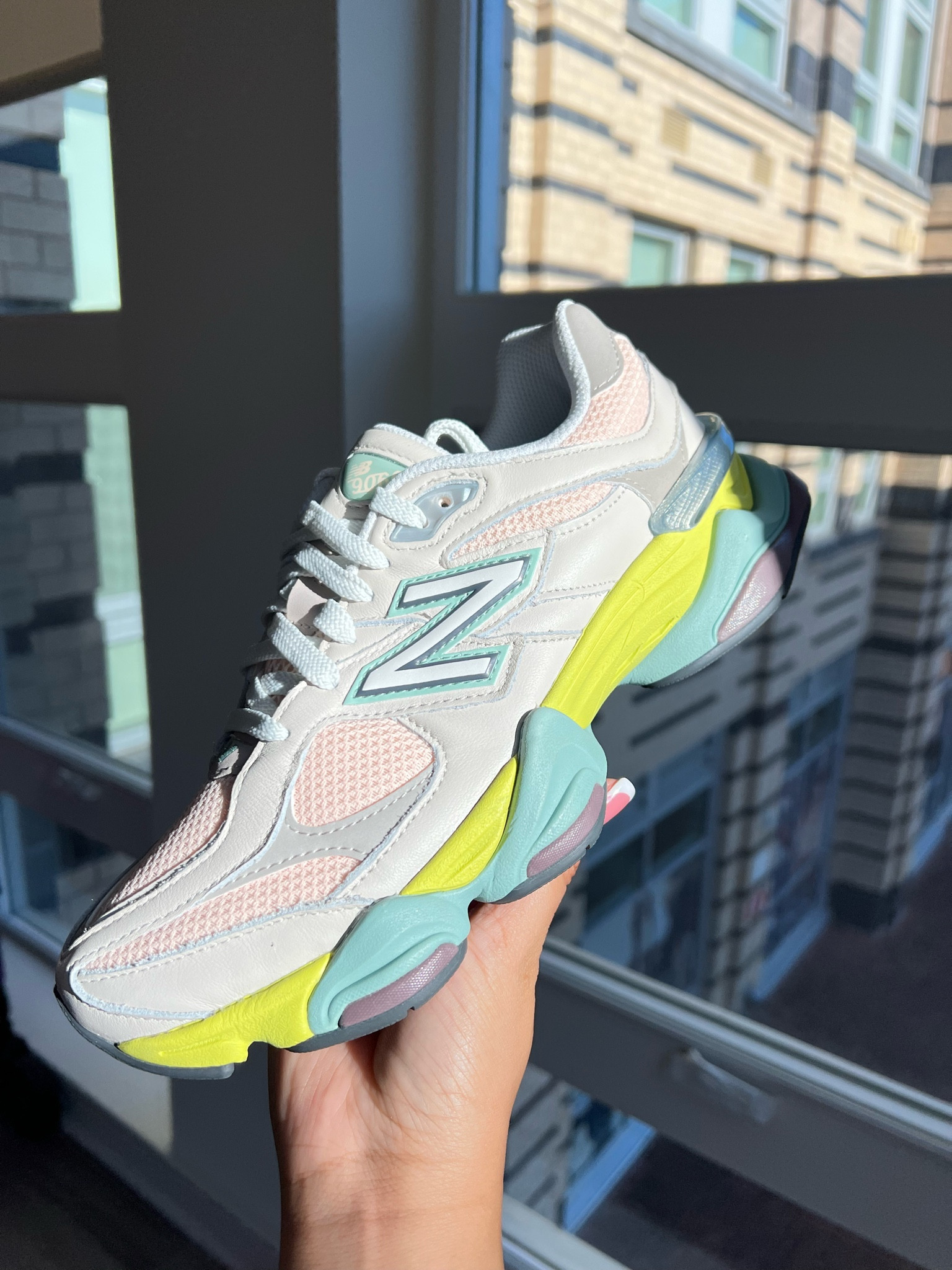 New Balance 9060 in Moonbeam with Vintage Rose and Moonrock
#9060newbalance #unboxing
#newbalance #newbalance9060