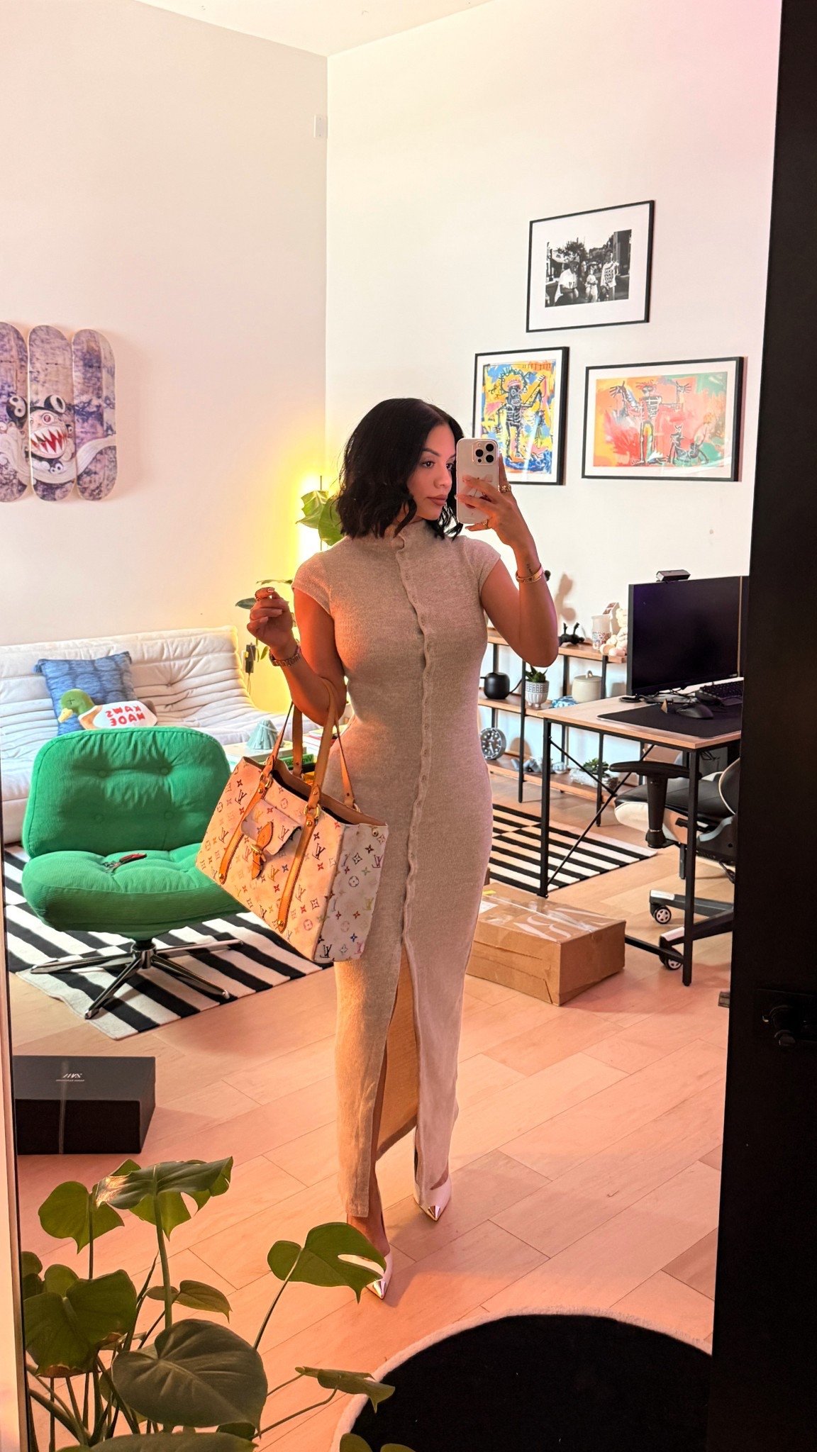 Stretchy, size down. I’m wearing XS :)