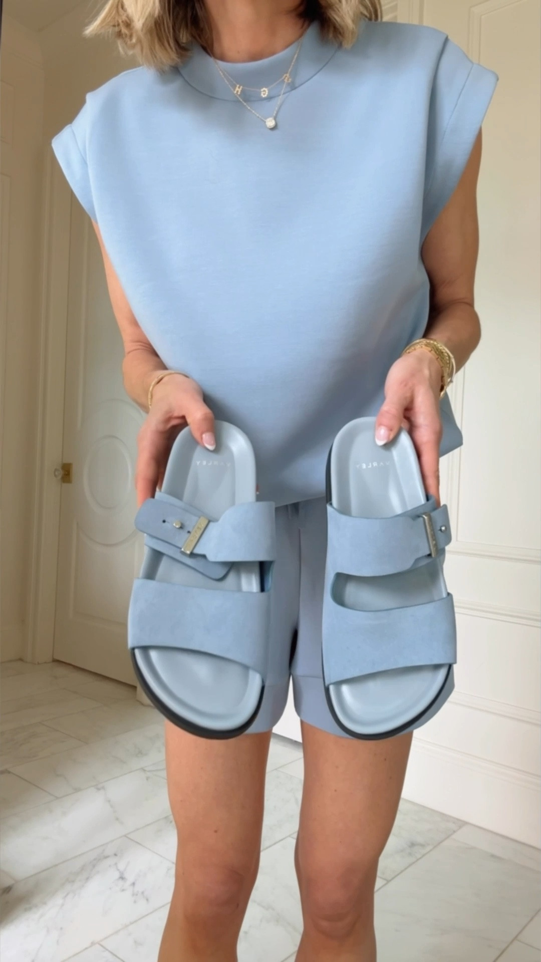 Casual summer mom fit. I'm wearing size xs 