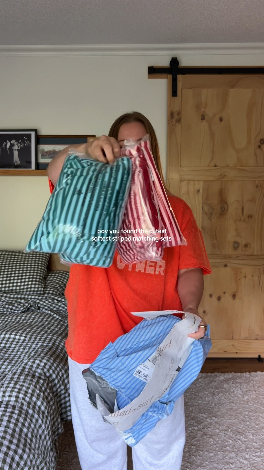 These are like putting on a literal blanket 💚💙🫶 wearing a medium in the blue and a large in the red set! 🔗 in bio ltk 💋 #pov #matchingsets #stripedset #stripedmatchingset #loungeset
