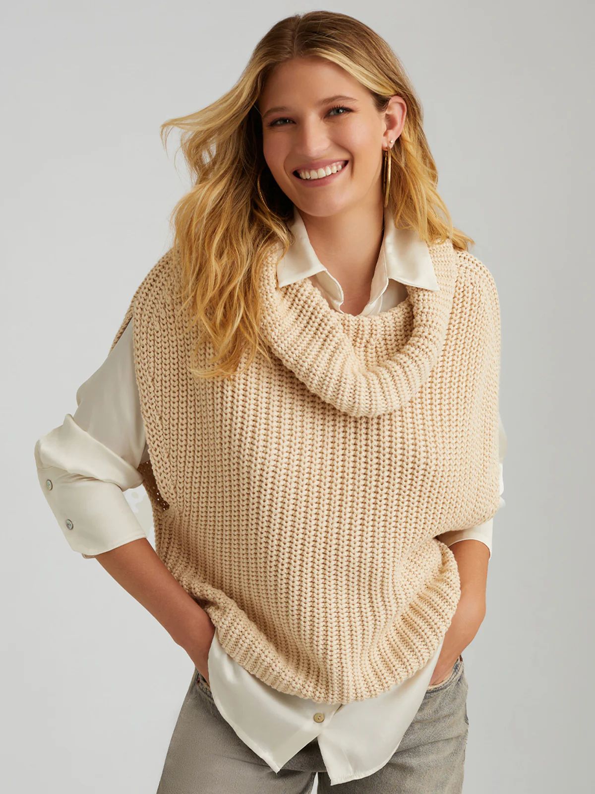 Cate: Sleeveless Turtleneck Sweater | 525 America