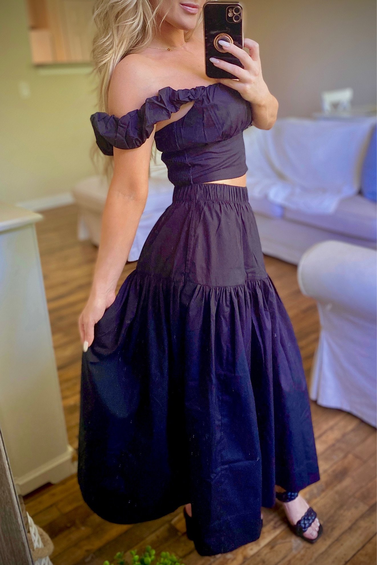 Summer skirt & ruffle top 🖤
+ A&F
+ XXS in both

#LTKSeasonal #LTKstyletip