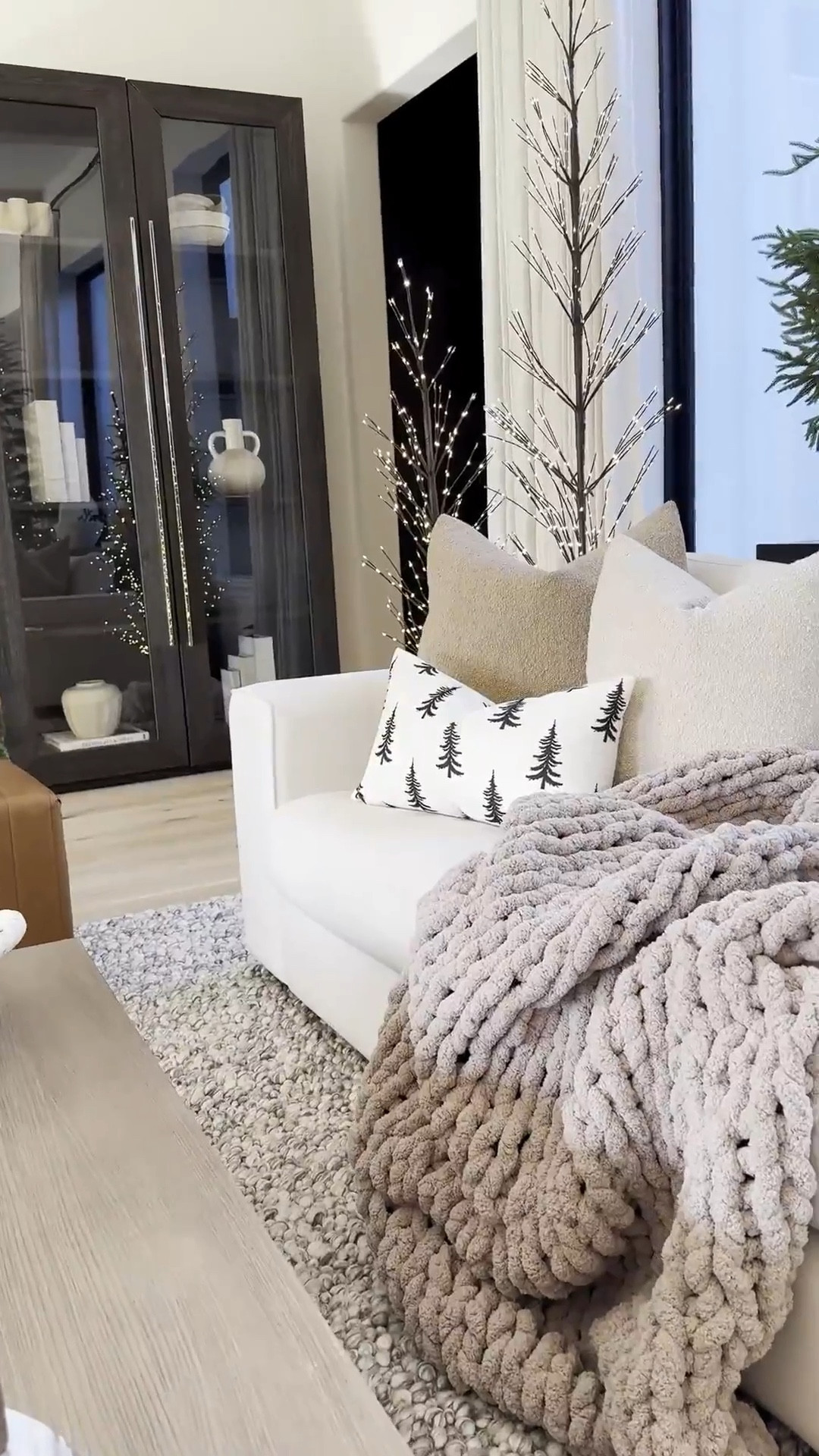 30 colors AND 6 sizes‼️ 🫢 can you believe! From 40x40In to 80x90In - large enough for your bed! 🎉 

Adding a chunky blanket to your space is a simple way to create a cozy atmosphere during the Holiday season. Color in video is Taupe in 40x60In which is a great size for a sofa! 

Pillows & Inserts: 

Largest is in the Color Camel 24x24 Inch with a 26x26 Inch down insert… 24 Colors to choose from! 🤎

Medium sized is in the Color Beige Comes in 24 colors! - 20x20 Inch with a 22x22 Inch down insert

Lumbar is in the Color black with a - 20x12 Inch with a 22x12 Inch down insert 🫶🏽😊

#LTKHoliday #LTKHome #LTKStyleTip