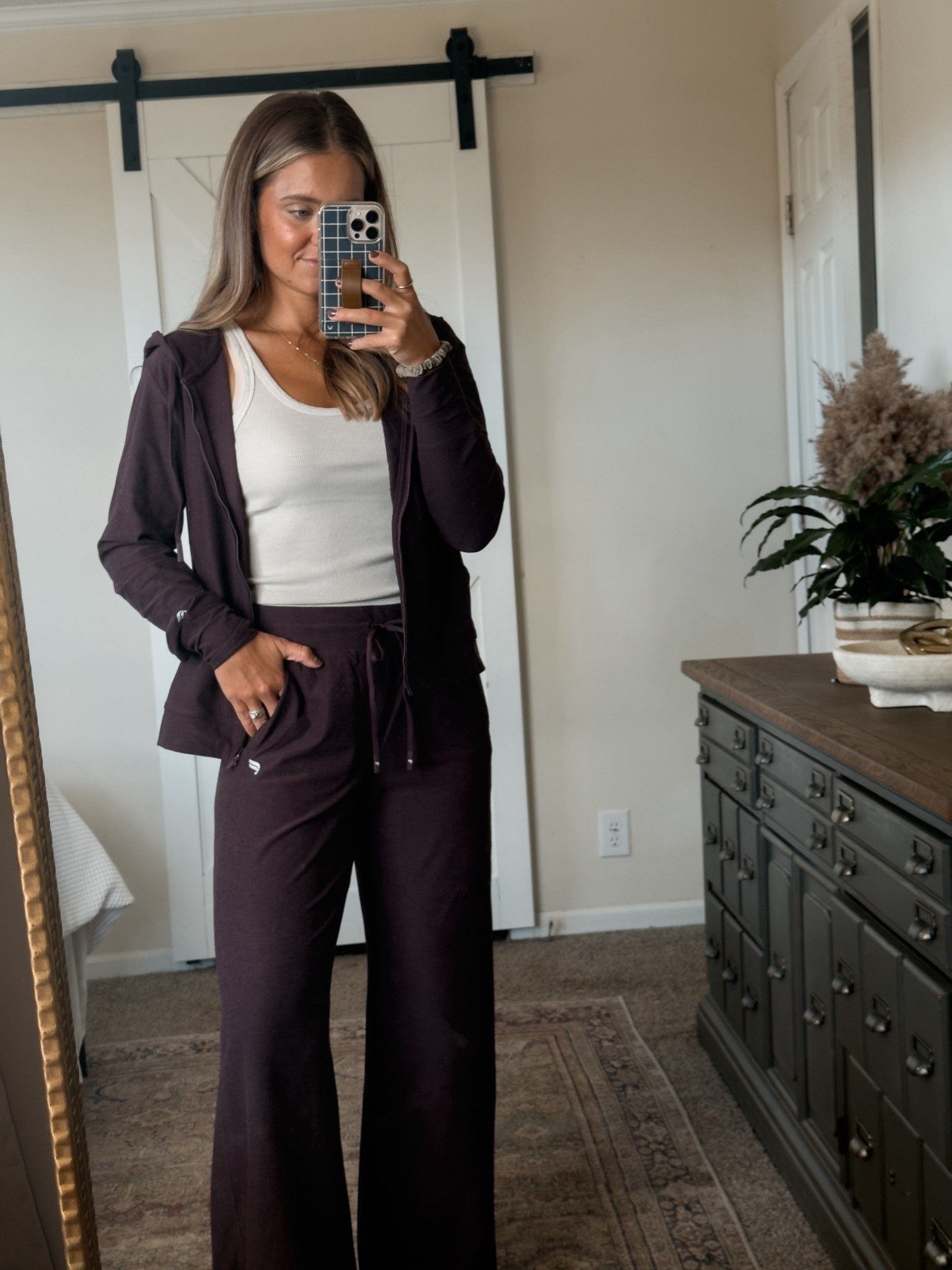 10/10 comfort 
True to size I’m in mediums! 