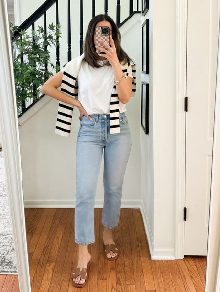 Casual spring outfit with light wash jeans 

#LTKfindsunder50 #LTKstyletip #LTKfindsunder100