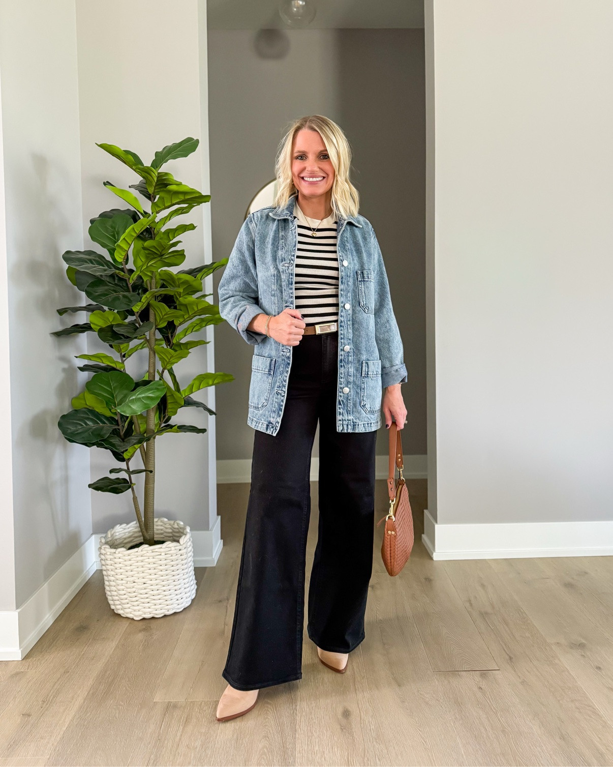 Outfit of the day 🖤 Denim chore jacket + striped tee + black wide leg jeans. Casual fall perfection. #ootd #whatiwore #blackjeans #fallstyle #petitestyle