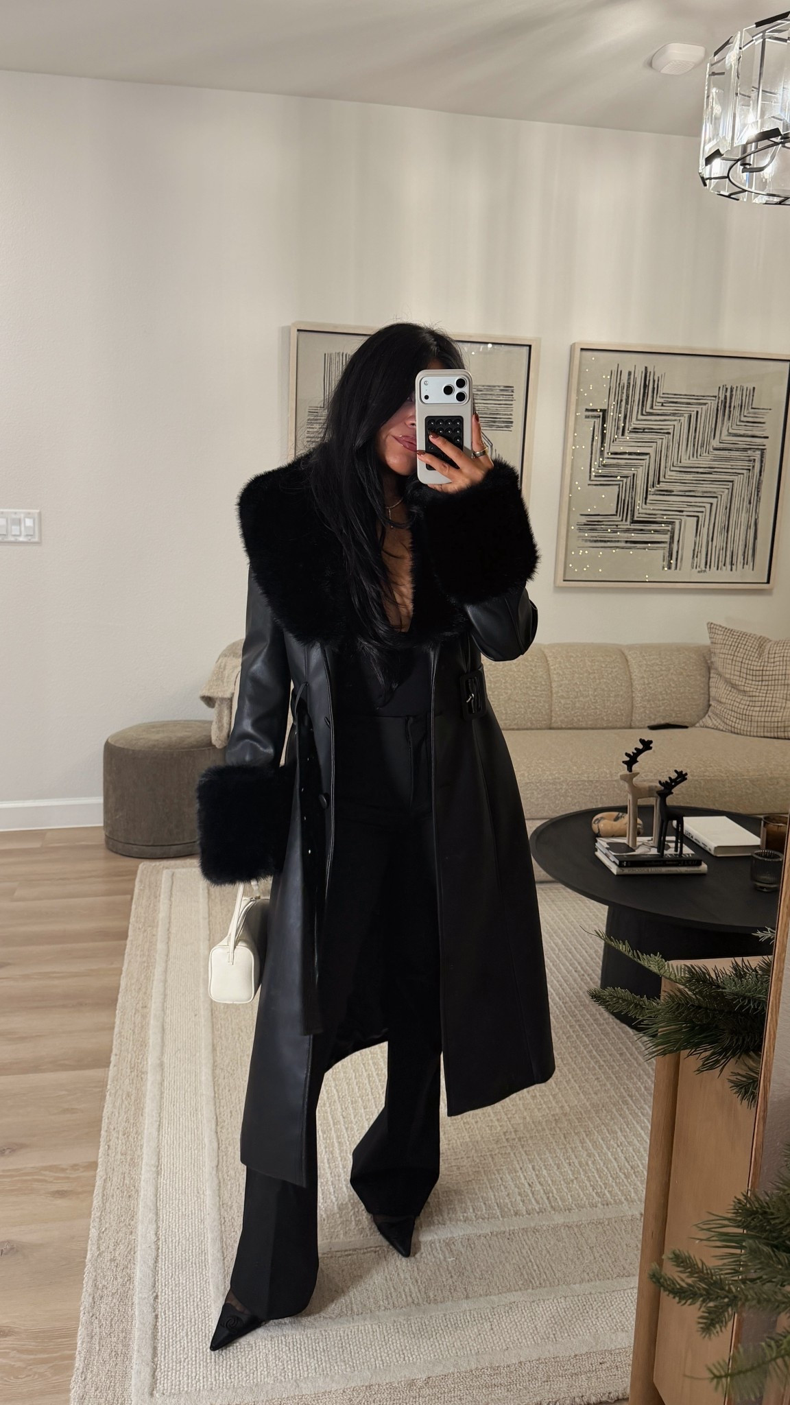 Chic + neutral holiday!! 🪩


NYE outfit, fur, Christmas 