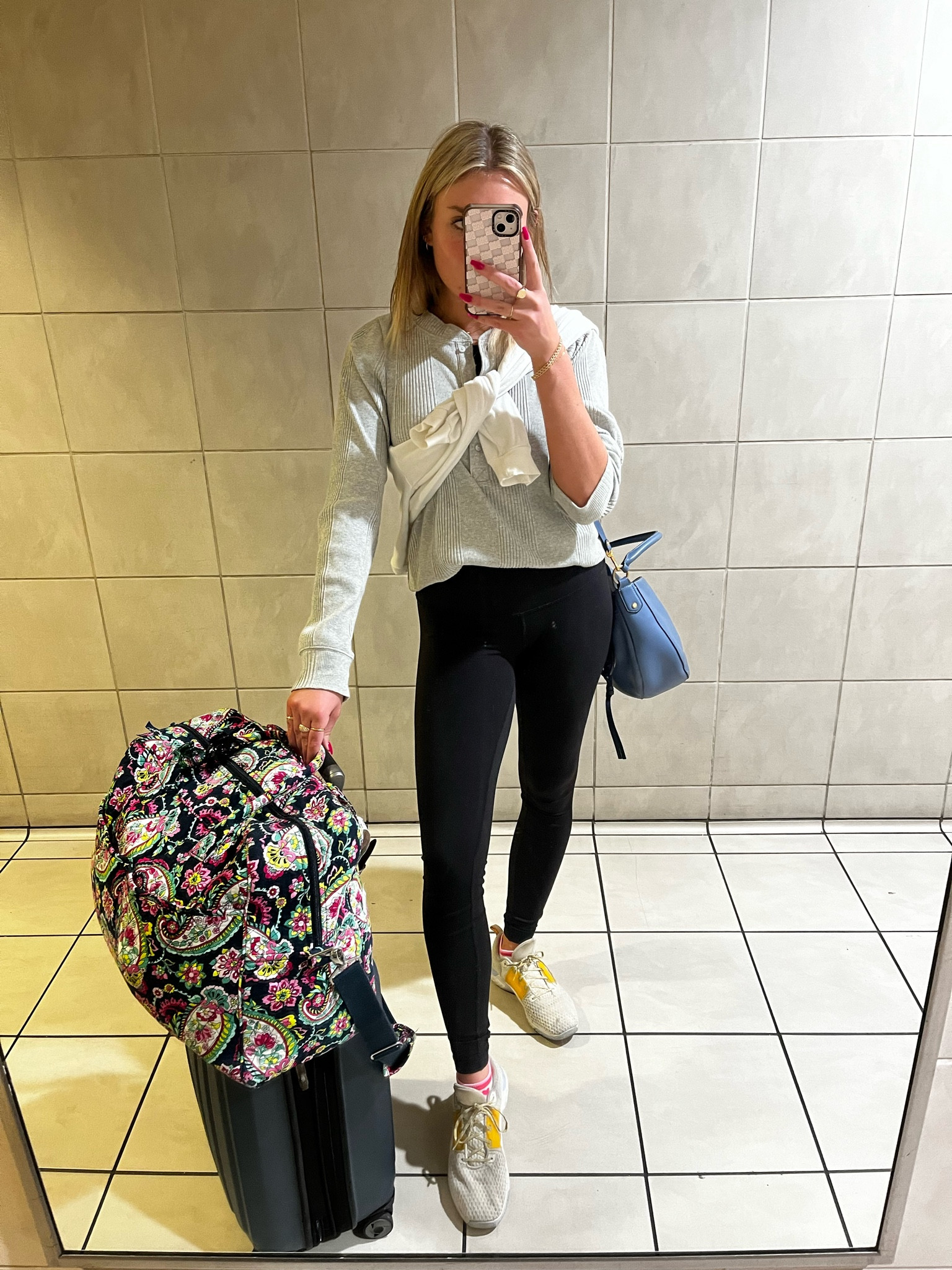 and we’re off! nothing beats flying comfy chic with lots of layering! 

Size 6 lulu, size large in the white kids coat (so cute and cropped), size xl in the aerie shirt for an oversized look, size 9.5 in the shoes! 


#LTKtravel