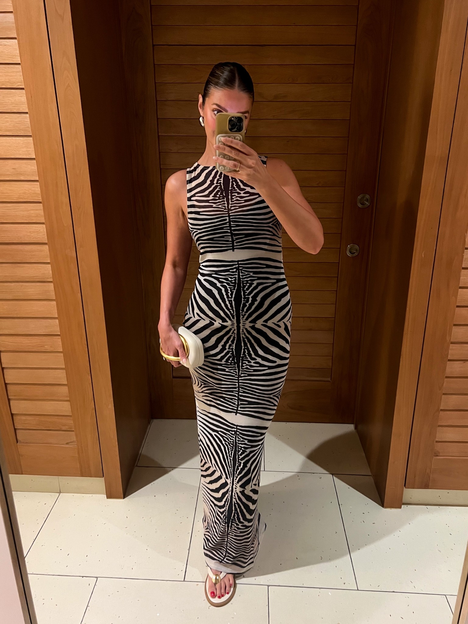 Bahamas dinner outfit! Wearing a size small. 

Resort wear / vacation outfit / maxi dress / tropical vacation 