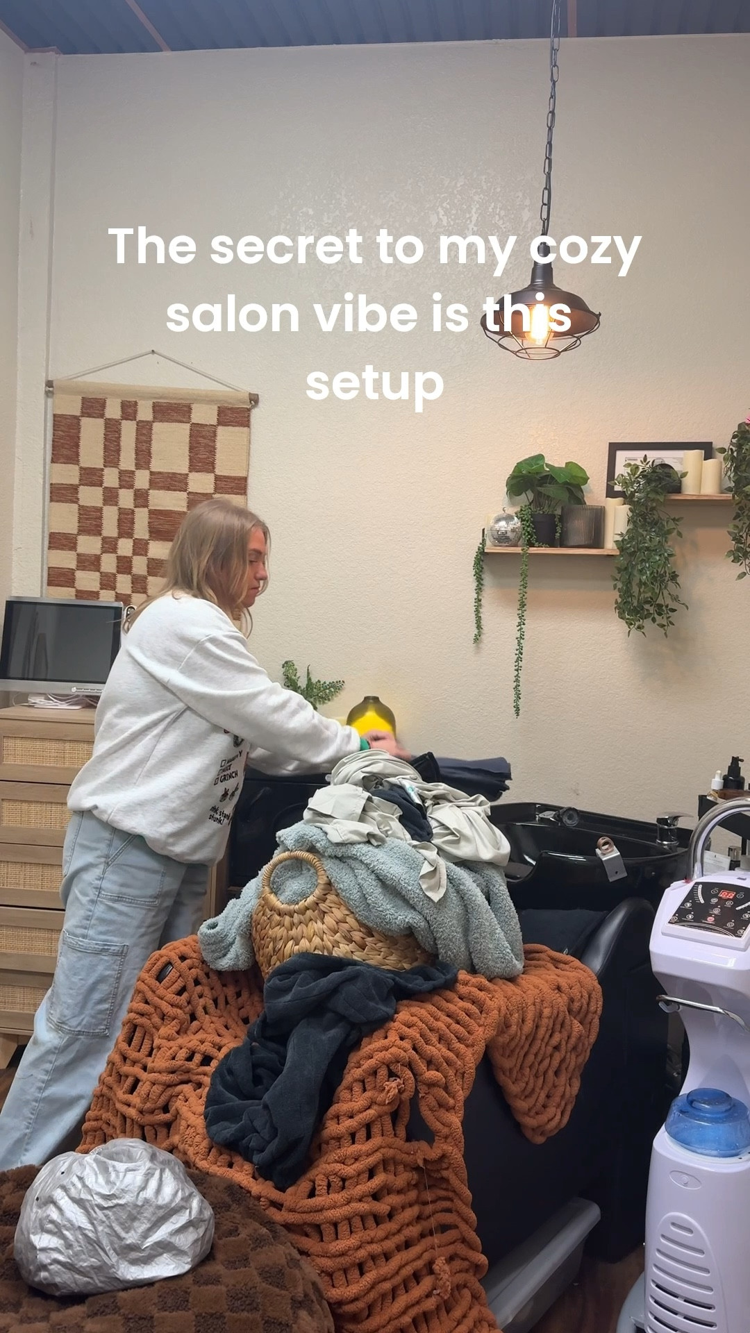 Saving my behind-the-chair must-haves because this is what makes the experience feel luxe without being complicated



#LTKdayinmylife #LTKBeauty #LTKFindsUnder100