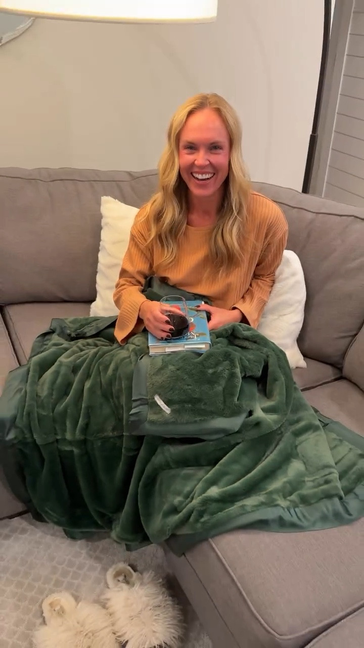 Wrapped in pure luxury 💚 The Vineyard Collection by @littlegiraffe — cozy vibes, timeless style, and made to last. Not to mention the rich emerald color on this blanket, pure elegance. 

You all know my love of Little Giraffe- and this blanket is the perfect color to add to my collection. Staying warm in style this fall!

#themeridianbliss #littlegiraffeislove #vineyardcollection #bestblanketever 

#LuxuryLifestyle #CozyVibes #LittleGiraffe #LuxeLiving #BlanketGoals #CozyHomeStyle #ModernElegance #RelaxInStyle #LuxuryEssentials #LittleGiraffe #VineyardCollection #LuxuryLifestyle #CozyVibes #HomeLuxury #SoftestBlanket #EmeraldGreen #ChicComfort #InteriorStyle #CozyChic #LuxuryHomeDecor #WrappedInComfort #SnuggleSeason #EffortlessElegance #EverydayLuxury