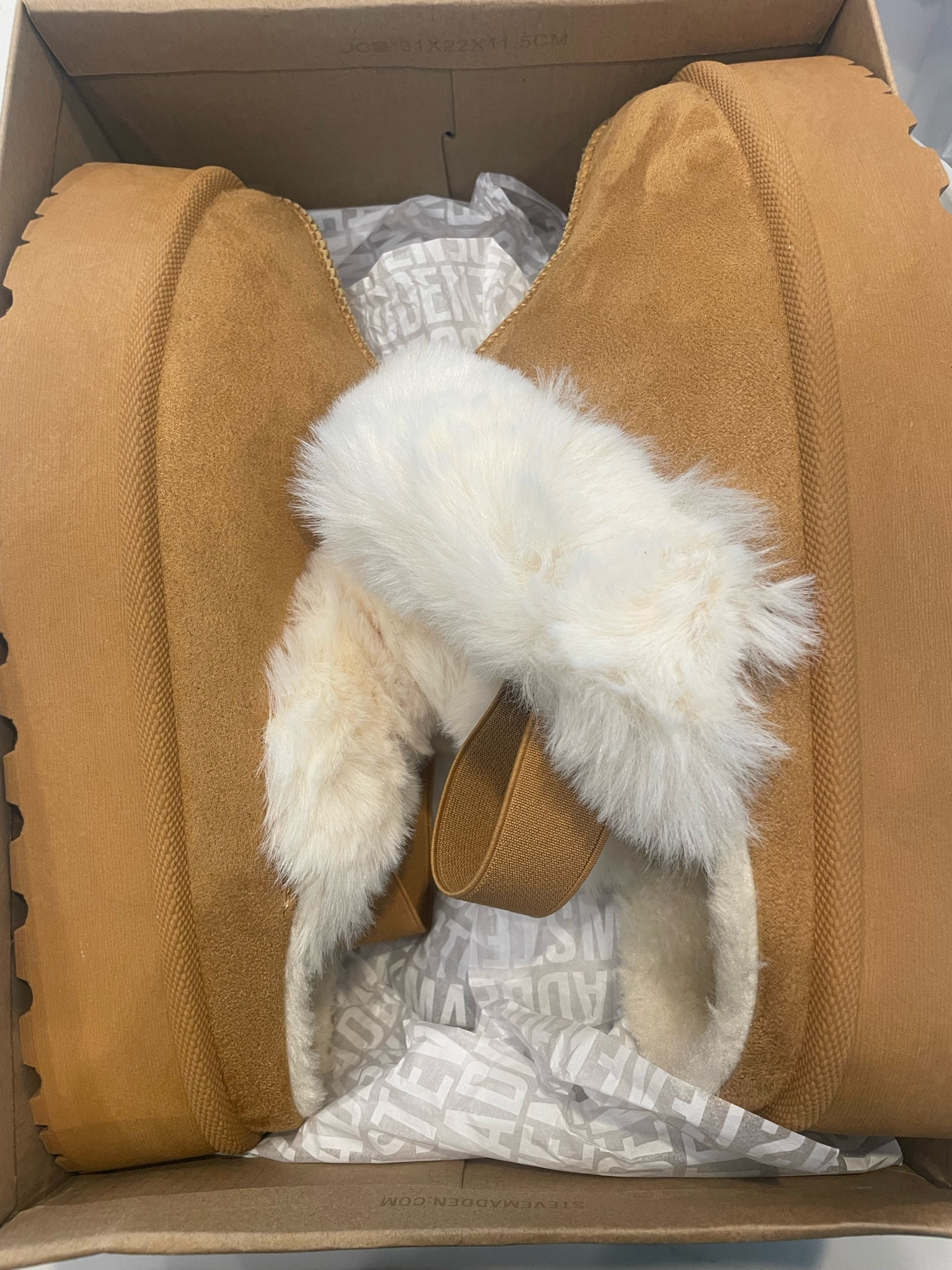 Steve Madden clover clog 

#LTKfindsunder50 #LTKSeasonal #LTKshoecrush