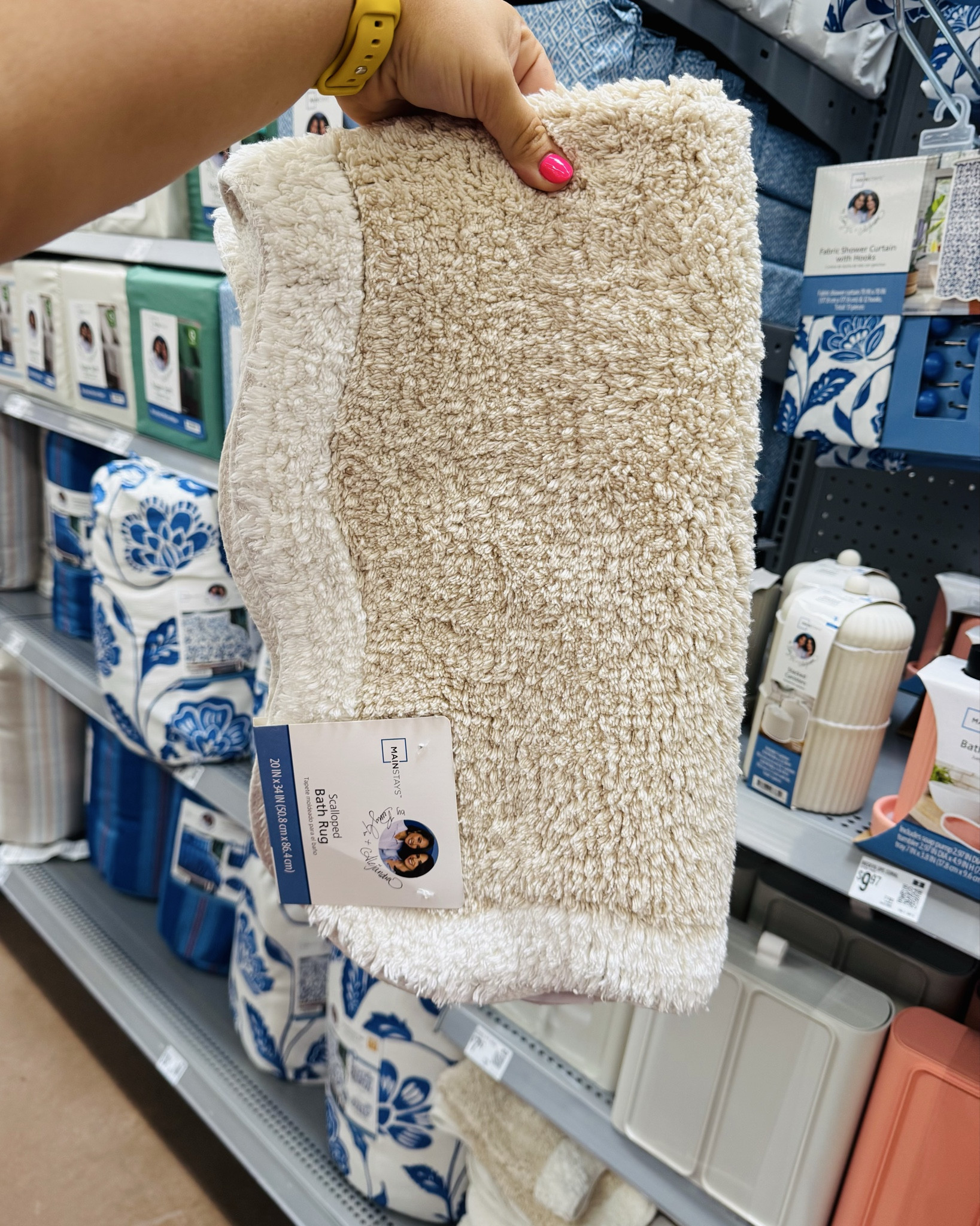 SCALLOPED bath mats 🤍 neutral or colorful, you choose! 