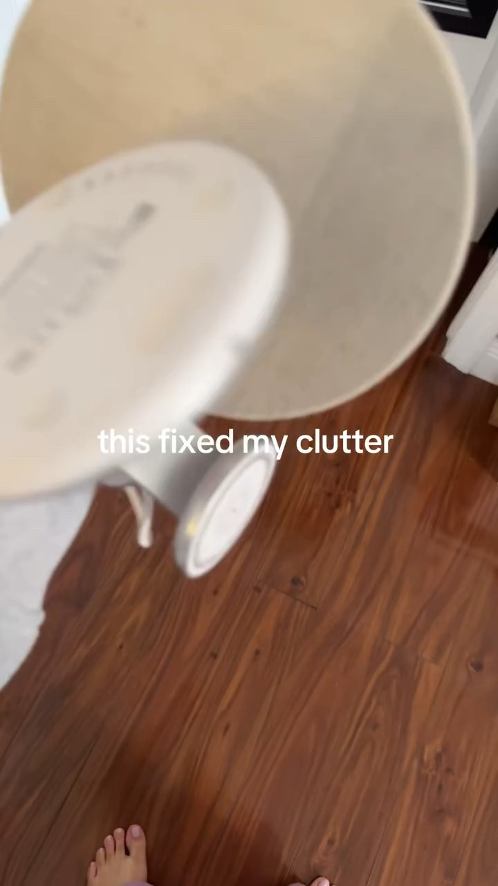 
This is one of those nightstand organization finds that instantly makes your space feel cleaner, calmer, and way more put together #nightstandorganization #desksetupaesthetic #chargingstation #homeorganization #phonechargers #TechOrganization #WirelessCharging #NightstandEssentials #SmartCharging #DeskOrganization