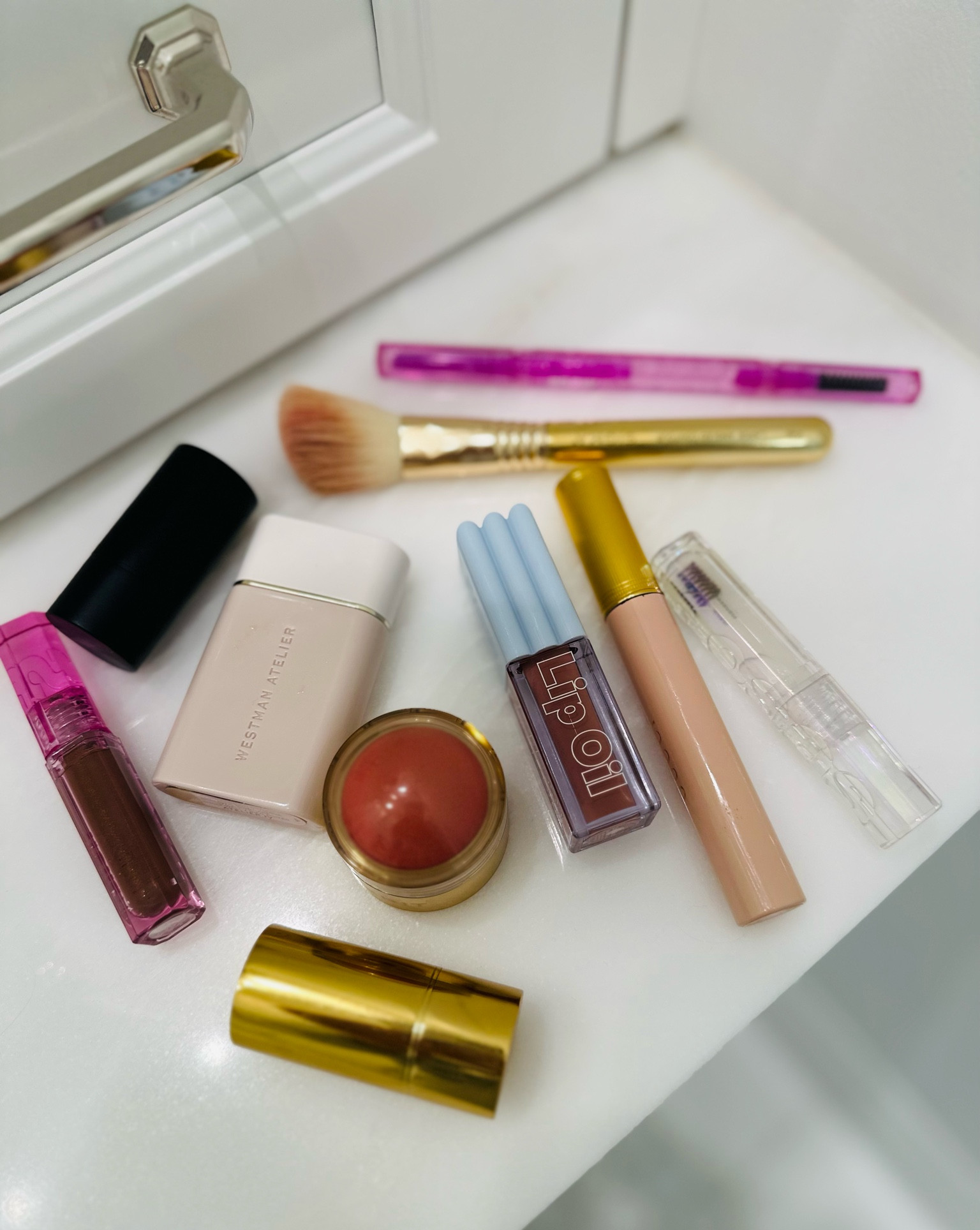 WA skin drops: color Atelier IV
Merit blush: color Stockholm 
Merit stick: color Bone
WA contour stick: color Biscuit
WA highlighter: color Brûlée
Eyebrow: color soft brown
Lip gloss: color unhooked


#LTKbeauty #LTKstyletip