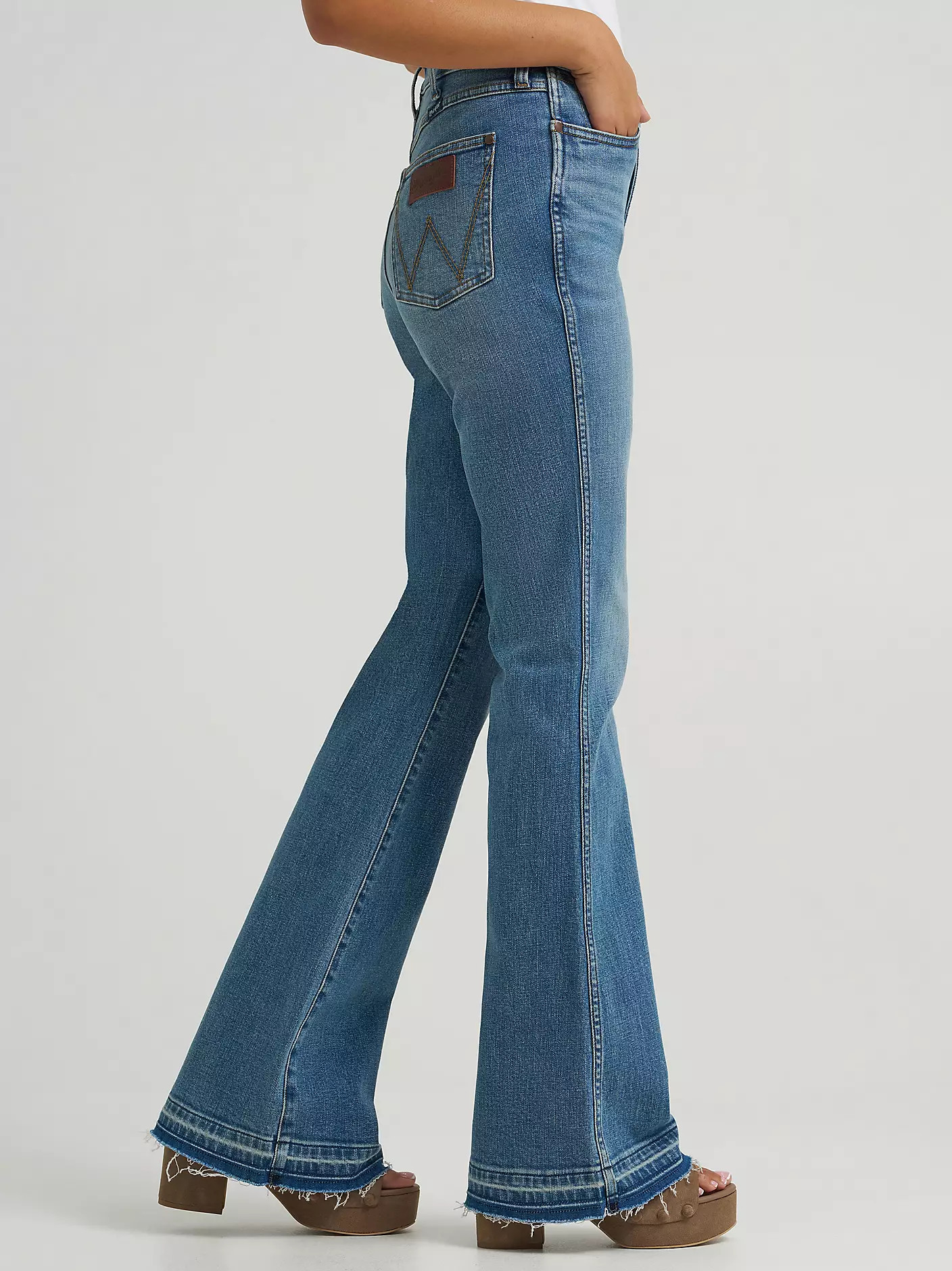 Women's Wrangler Retro\u00ae Bailey High Rise Raw Hem Flare Jean | Wrangler