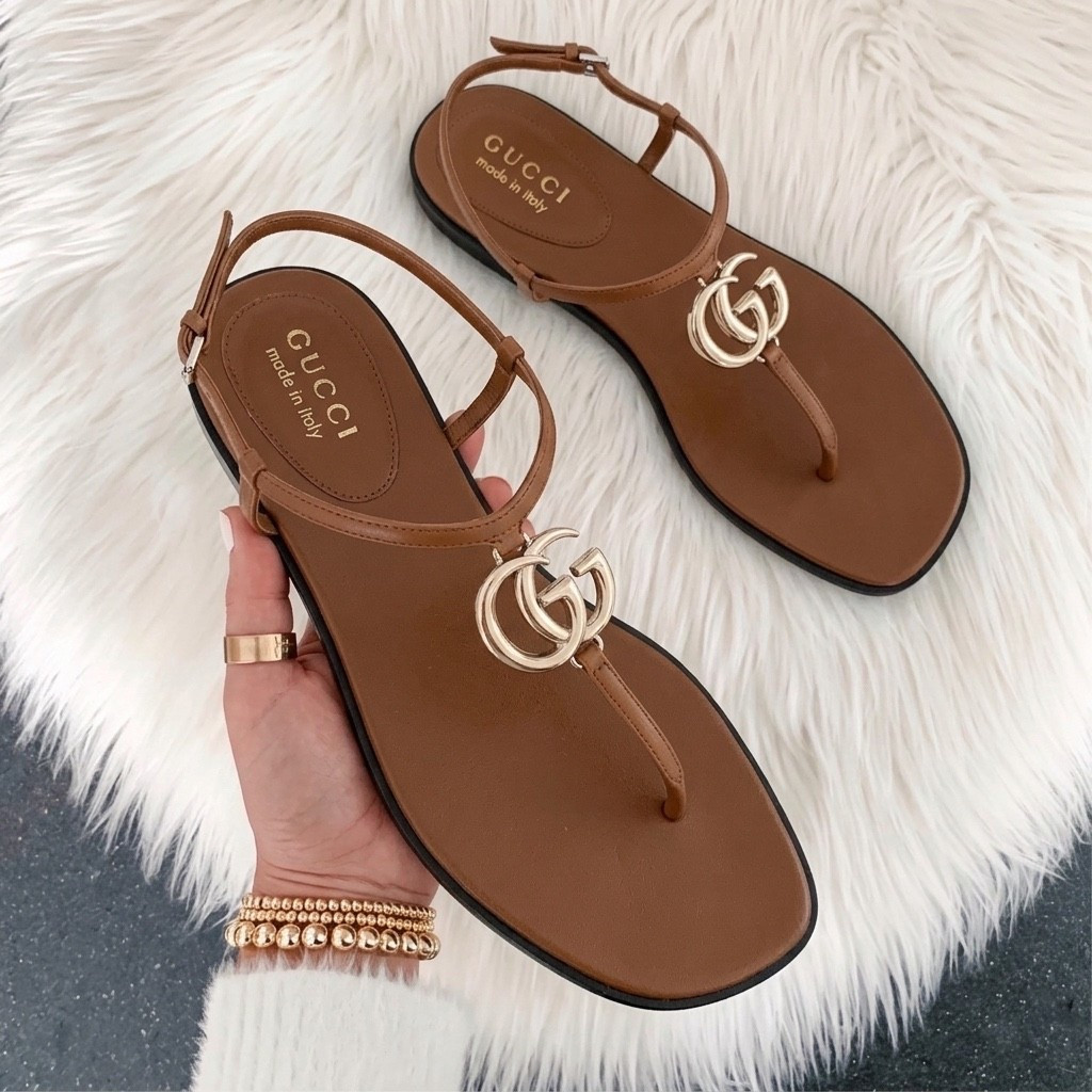 Gucci brown sandals runs true to size. I wear size 8.5 / 39.5