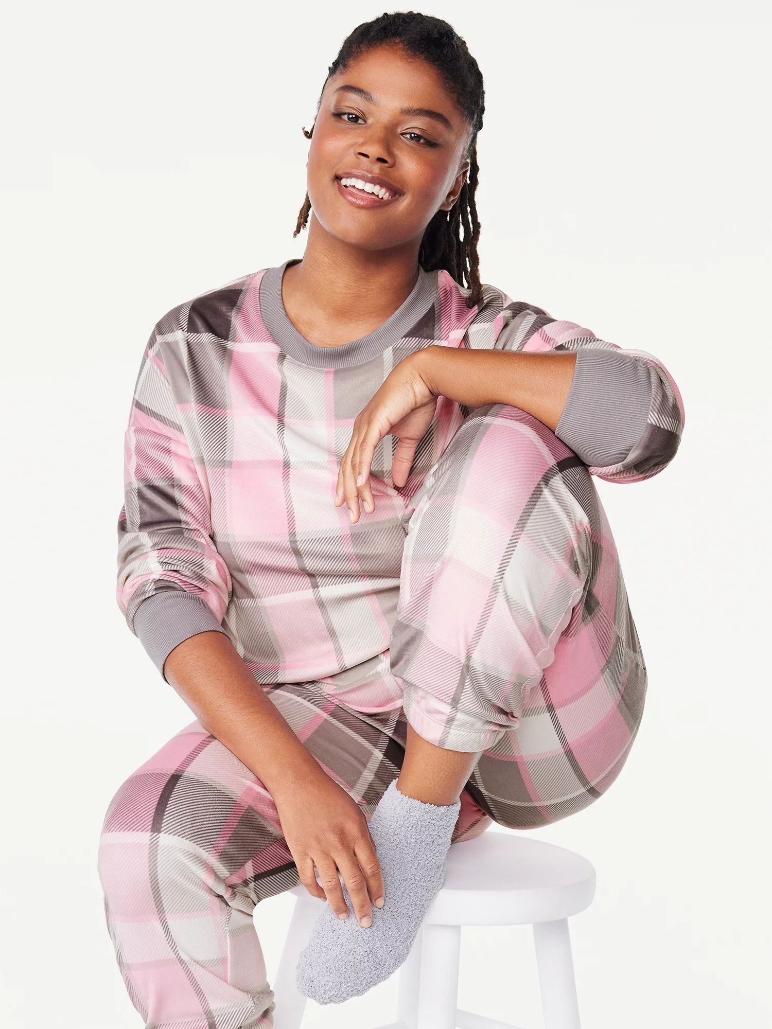 Joyspun Women's Plaid Stretch Velour Top and Joggers Pajama Set with Socks, 3-Piece, Sizes S to 3... | Walmart (US)