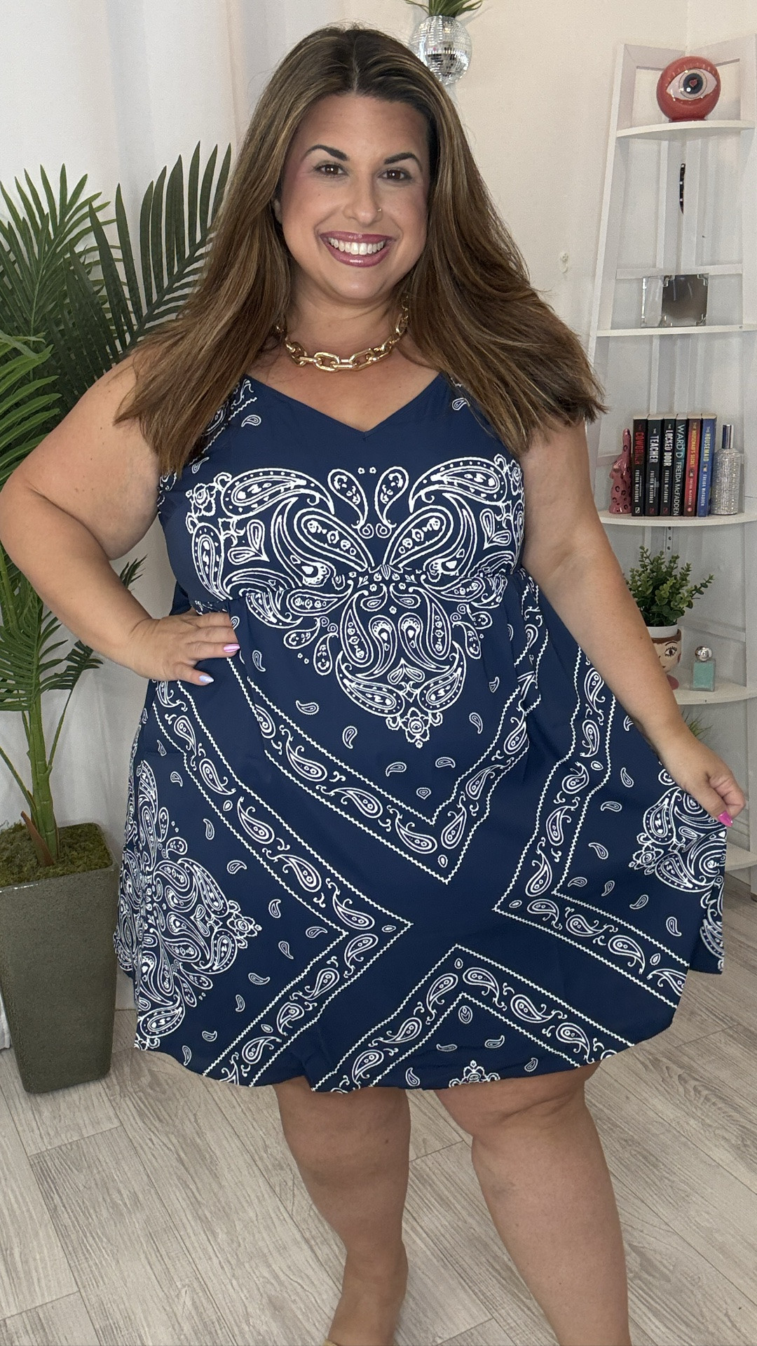 Dress is 18/20 but goes up to size 30 
Necklace is old but I found a similar one 
Bag was from Marshall’s