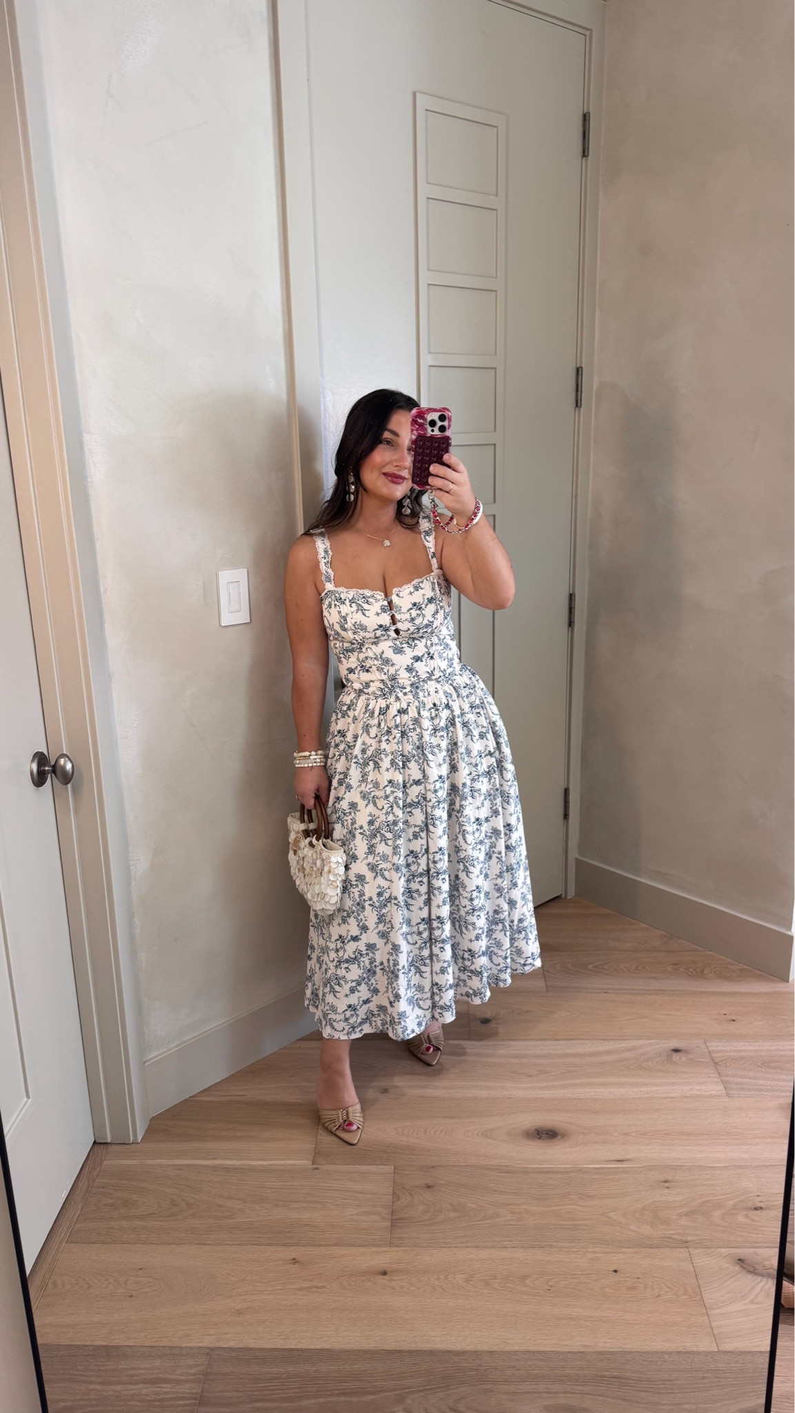 Gorgeous floral dress! 
Size small
5’0” 140lbs Petite friendly

#LTKPetite #LTKTravel #LTKootd