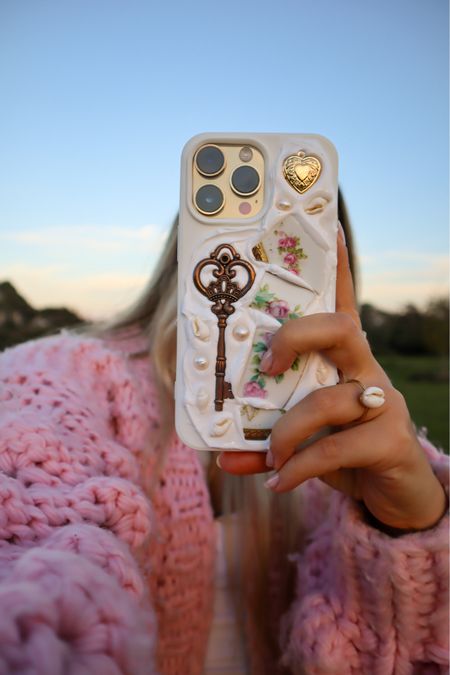 For your summer and vacation selfies🐚

#phonecase #accessories #summer #vacation #summertrends #mermaidaesthetic #shells #boho #gift #giftidea


#LTKTravel #LTKFindsUnder50 #LTKGiftGuide