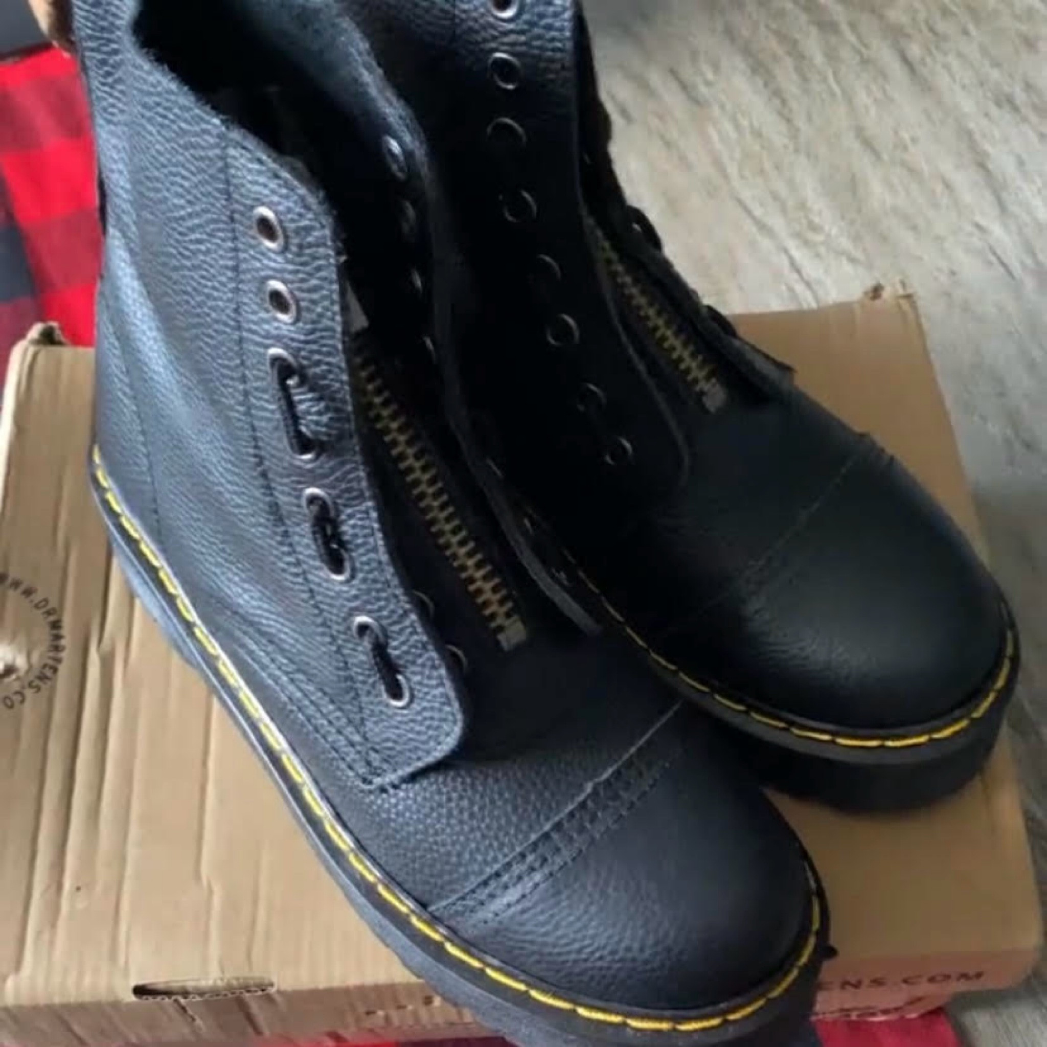 Doc Martens platform boots #dhgate

#LTKFindsUnder100 #LTKShoeCrush