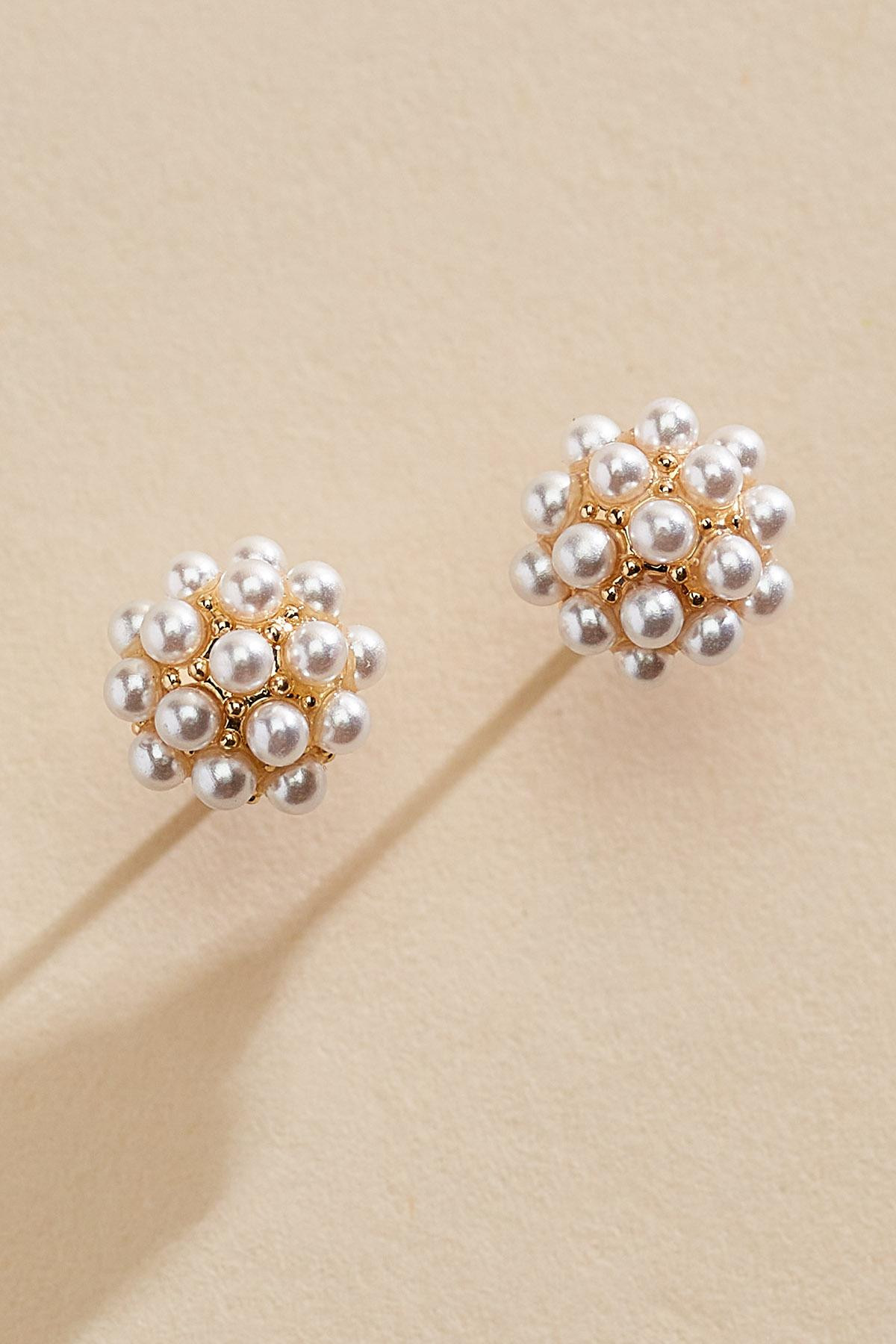 pearl stud earrings | Versona
