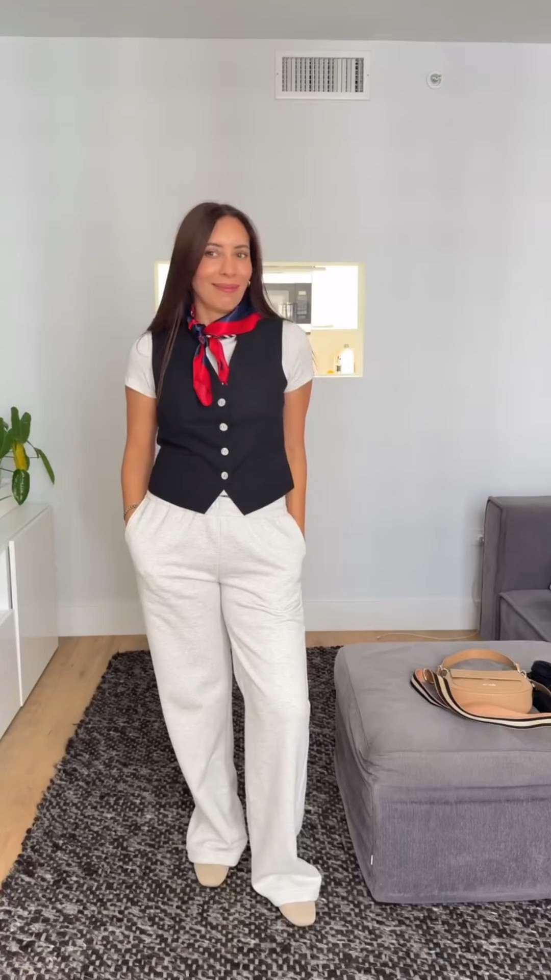 ¿Se puede lucir elegante en joggers? ¡Obvio, sí!

😃Comenta y comparte con tu amiga que siempre esta apurada 

La clave está en saber combinarlos como una experta. Así que si quieres verte cómoda y con estilo, ya sabes qué hacer.

Si quieres algún link 🔗 https://shopmy.us/collections/1464538
comenta que te lo envío 

¡Chaito! ✨

✨Outfits 
Joggers @skatie 

Chaqueta y chaleco @commense.official 
Snickers @dolcevita 
Maryjane’s @vivaia_official 
Accesorios @kozakh.jewelry 
@victoriaemersondesign 
 @electricpicks 

#fashiontutorials, #joggerstyling, #outfitinspiration, #casualfashion, #streetstyle
#creatorsearchinsights #alwaysjoggers #outfits