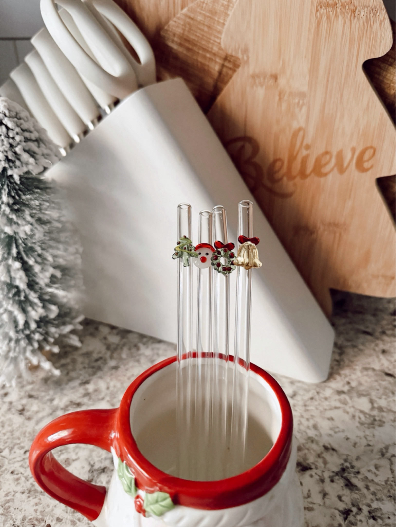 4 pack of holiday reusable glass straws 

#LTKHoliday #LTKGiftGuide #LTKSeasonal