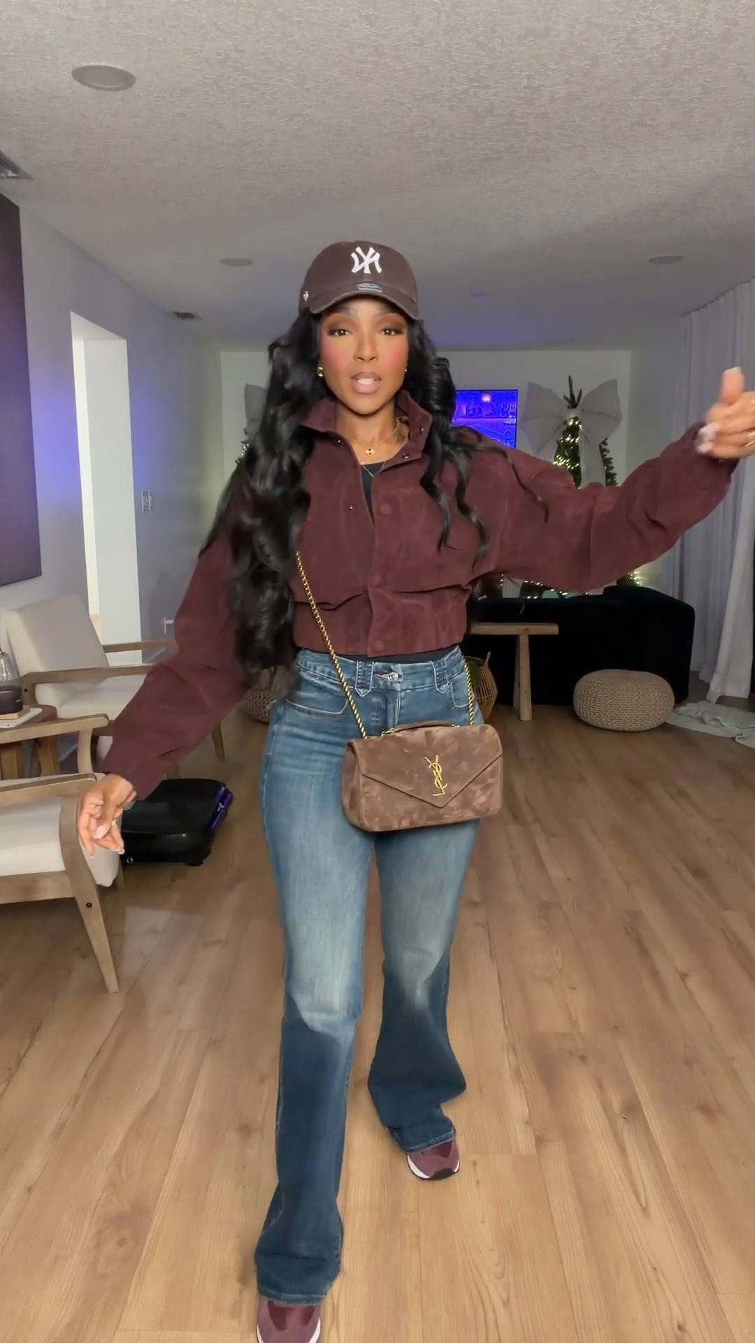 Cost-per-wear friendly staples like this are the backbone of a smart closet — casual layers you’ll reach for again and again, styled multiple ways so the value keeps adding up.

This look blends laid-back energy with a polished edge: a cropped jacket for shape, classic denim for balance, and sporty accessories that make it feel effortless but intentional. Easy to remix with sneakers, boots, or heels depending on the day.

Perfect for casual errands, travel days, weekend plans, coffee runs, and everyday off-duty moments.

📏 Sizing:
Jacket (Small) • Top (Small) • Jeans (27 Long) • Sneakers (TTS)

📏 Measurements:
5’4” · 138 lbs · 34D · 27” waist · 40” hips

Styled multiple ways so the cost per wear drops fast — a long-term shopping strategy built around versatile casual essentials, elevated everyday outfits, off-duty style, neutral layering pieces, and wearable fall-to-winter looks.

Tap to get details instantly.

Follow me on Instagram and YouTube @kirasfashionfinds