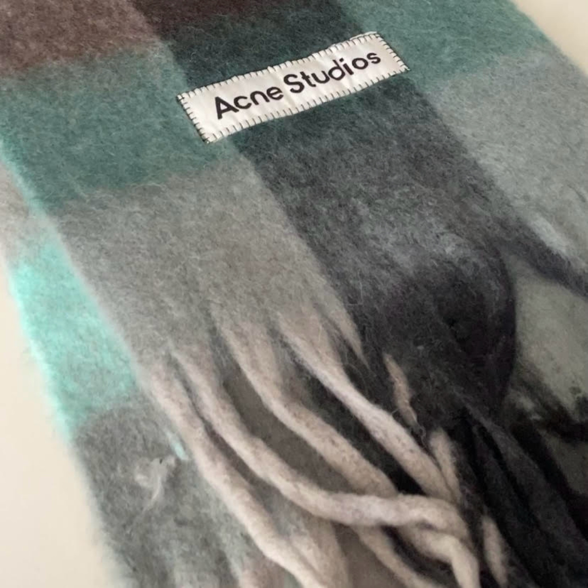 Acne Studios scarf #dhgate

#LTKFindsUnder50 #LTKFindsUnder100