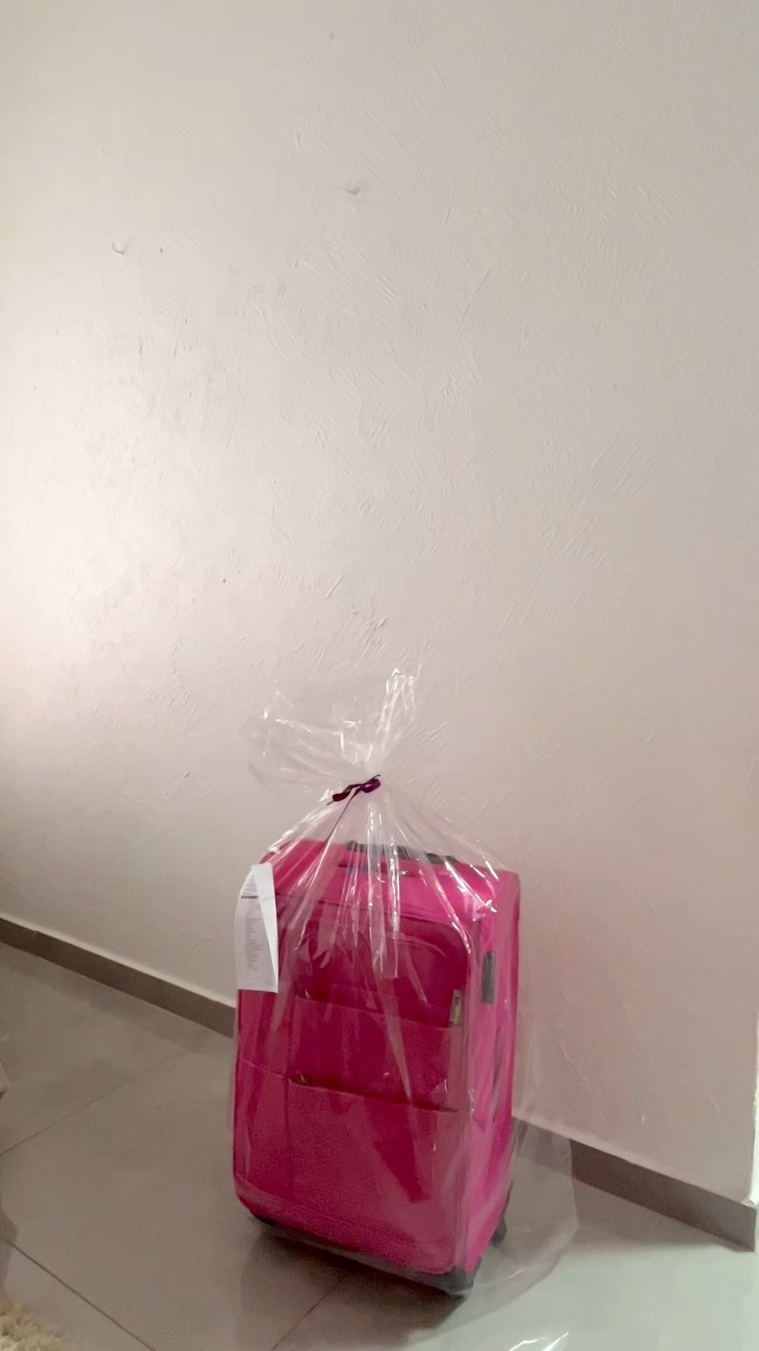 Comprei uma capinha para minha mala e achei super útil, porque ela estava imunda! 😱 Além disso, preciso enaltecer o trabalho incrível da Clean Fast Lavanderia, que deixou minha mala como nova. ✨

📌 Dica: ao vestir a capinha, verifique o lado certo para encaixar direitinho no cabo da mala.

Agora minhas malas nunca mais ficarão sujas e estarão protegidíssimas! 🙌

Se quiser o link, é só me pedir que eu mandoo! 💕

E não esquece de ativar as notificações e me seguir para mais diquinhas de produtos! 🛍️💡

#viagem #travel #mala

#LTKpromo #LTKbrasil #LTKviagem