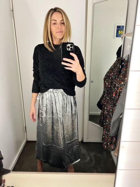 Holiday Party look from Old Navy! Metallic silver skirt + black sparkle sweater. Effortless and fun! Wearing a small in both- tts. 



Holiday Outfits
Silver skirt


#LTKparties #LTKSeasonal #LTKHoliday