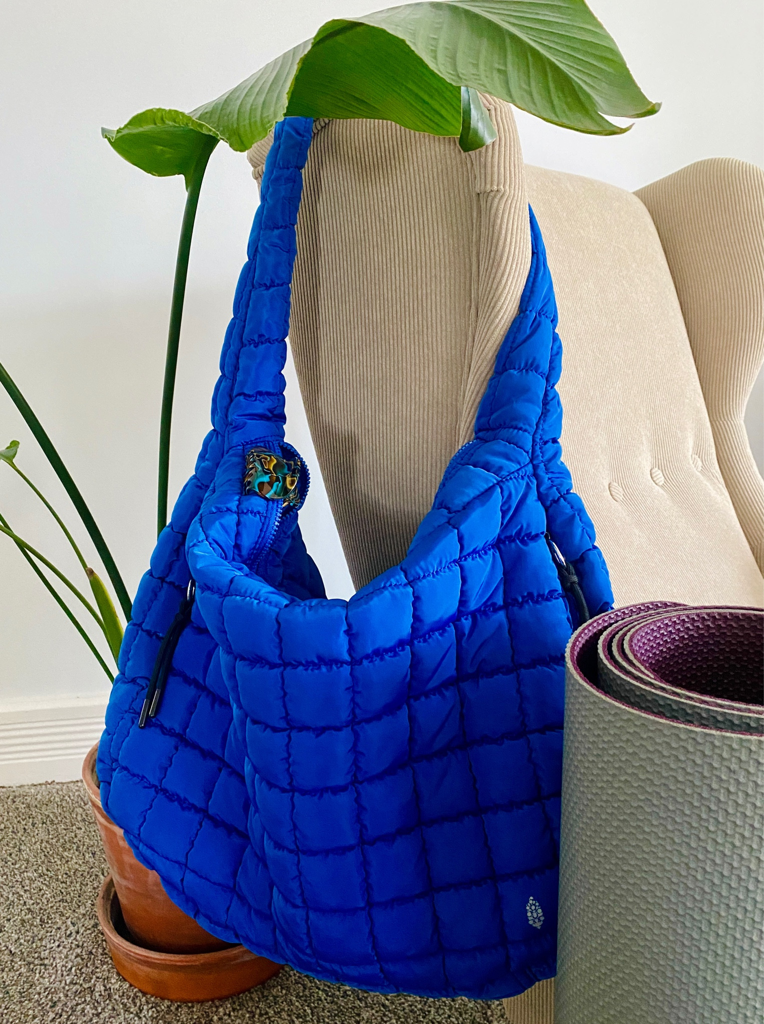 🌊 To and from the gym, and everywhere in between, carry it all in this so essential and seriously slouchy bag. 

Features: Unstructured style, quilted fabrication, fixed length shoulder strap, top zip closure, spacious interior compartment, exterior pockets, buti logo detailing. SO MANY POCKETS! 

Free People Movement 💙 + Amazon dupes!  

#LTKfindsunder100 #LTKActive #LTKstyletip